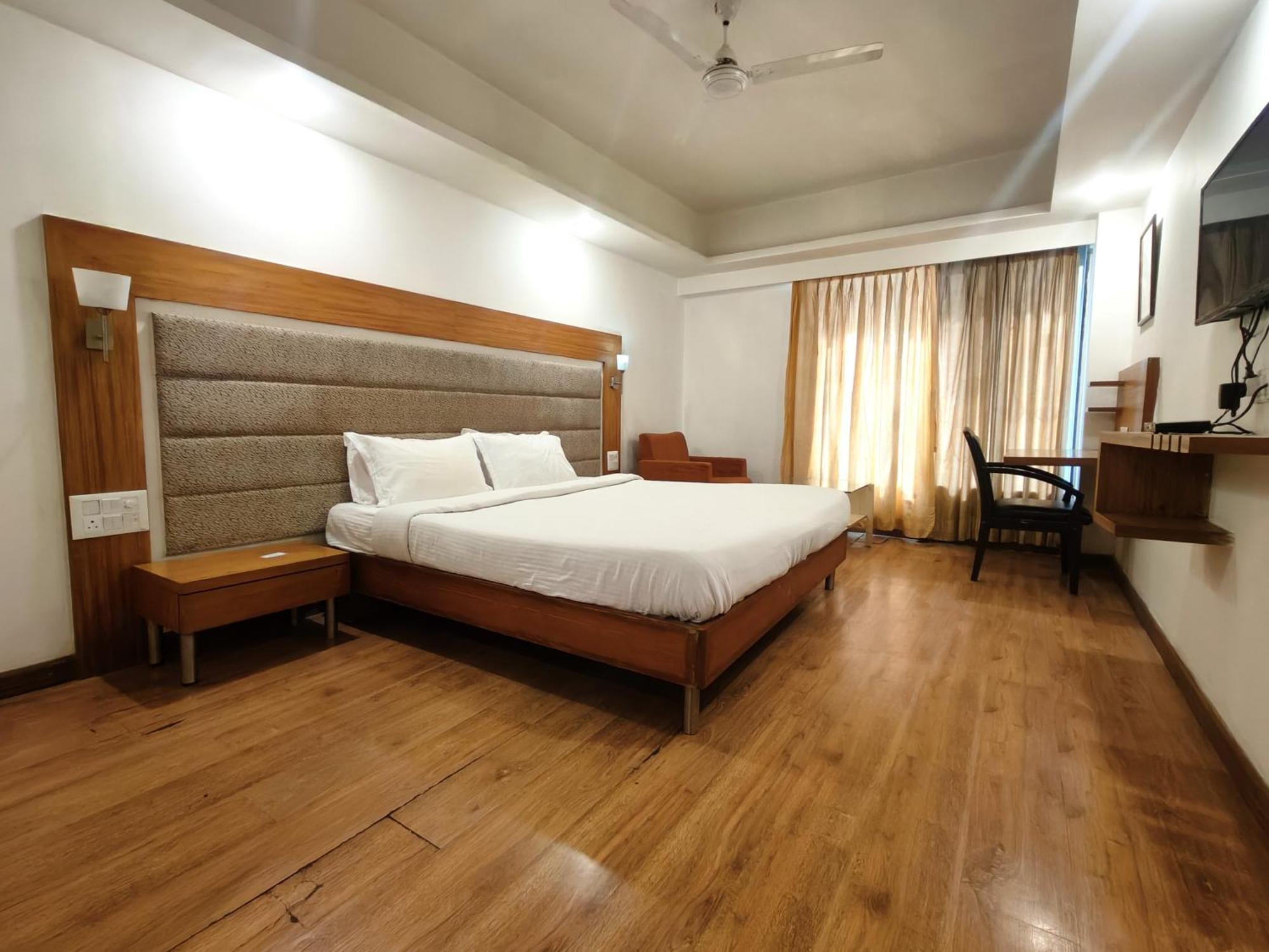 The Sky Comfort, Vejalpur 3*