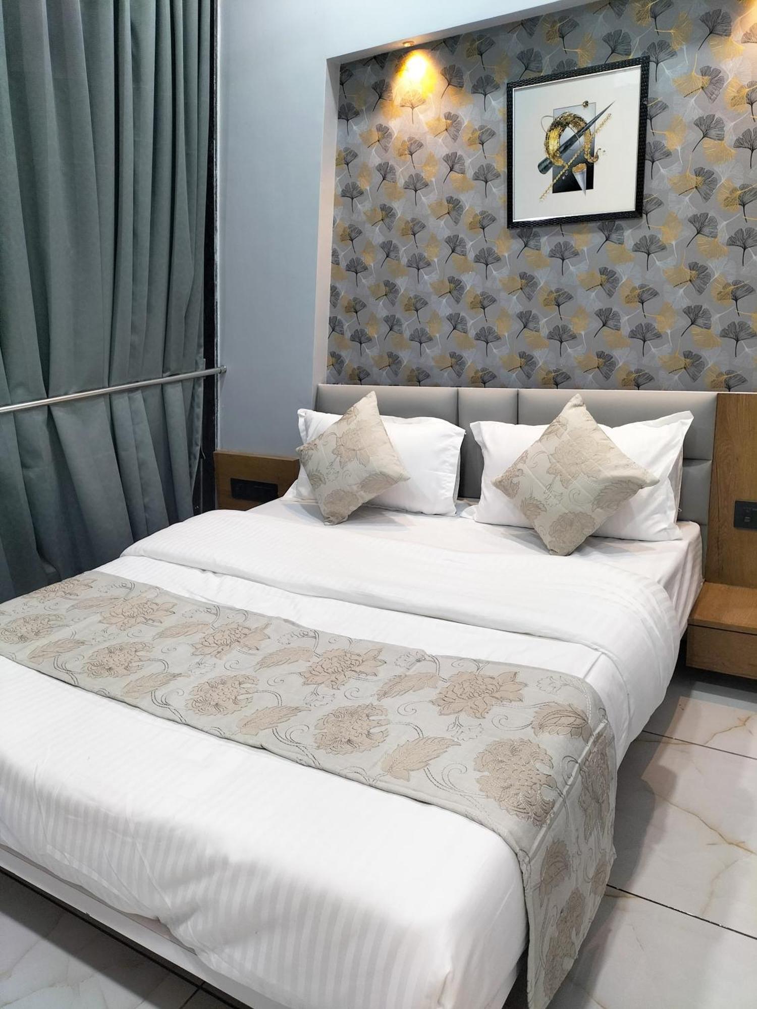 Paris Hotel