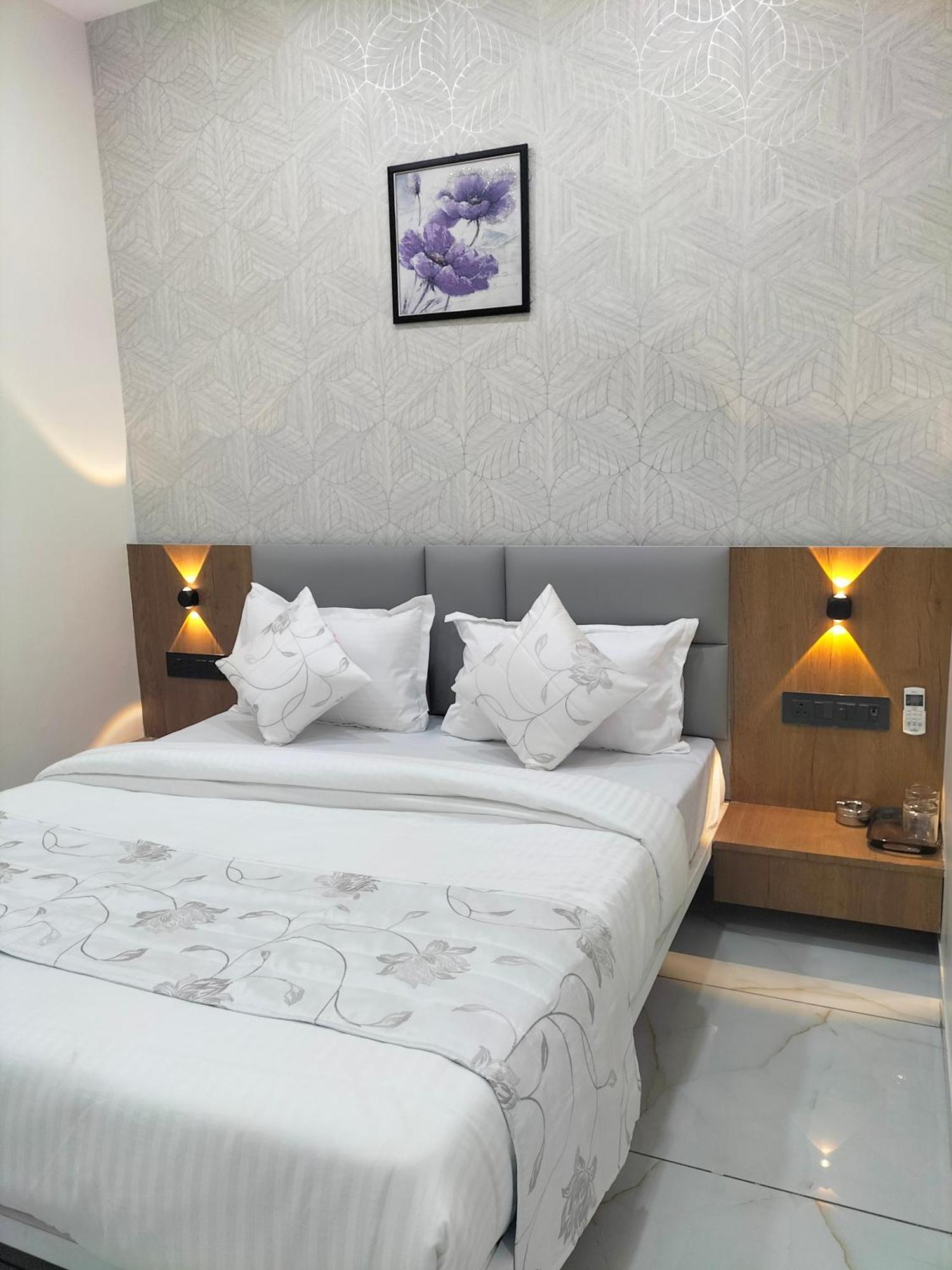 Hotel Paris Ahmedabad