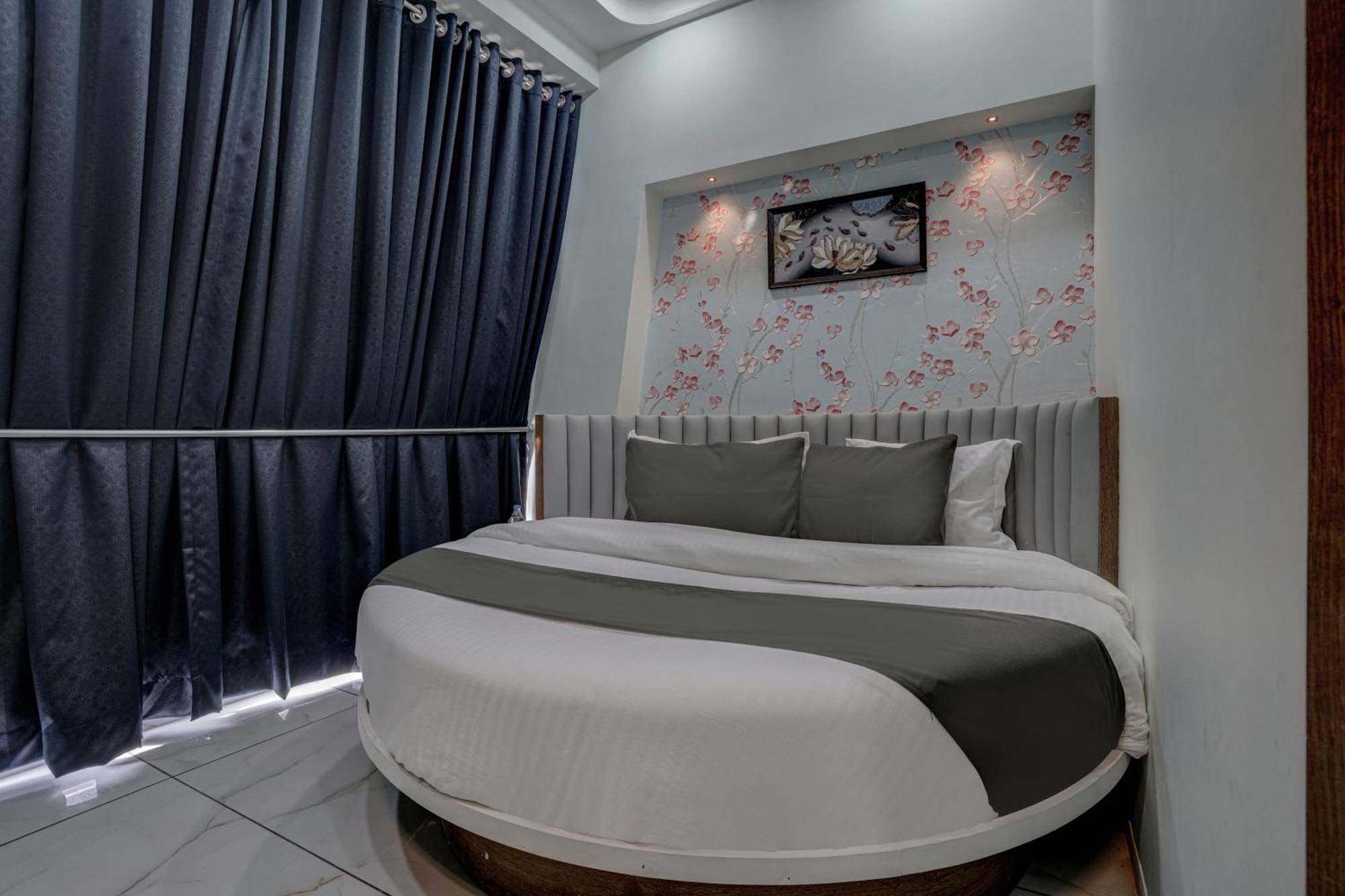 Paris 2* Ahmedabad