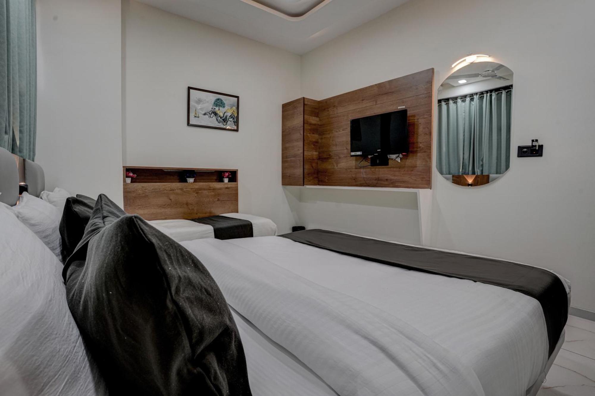 Paris Hotel 2*