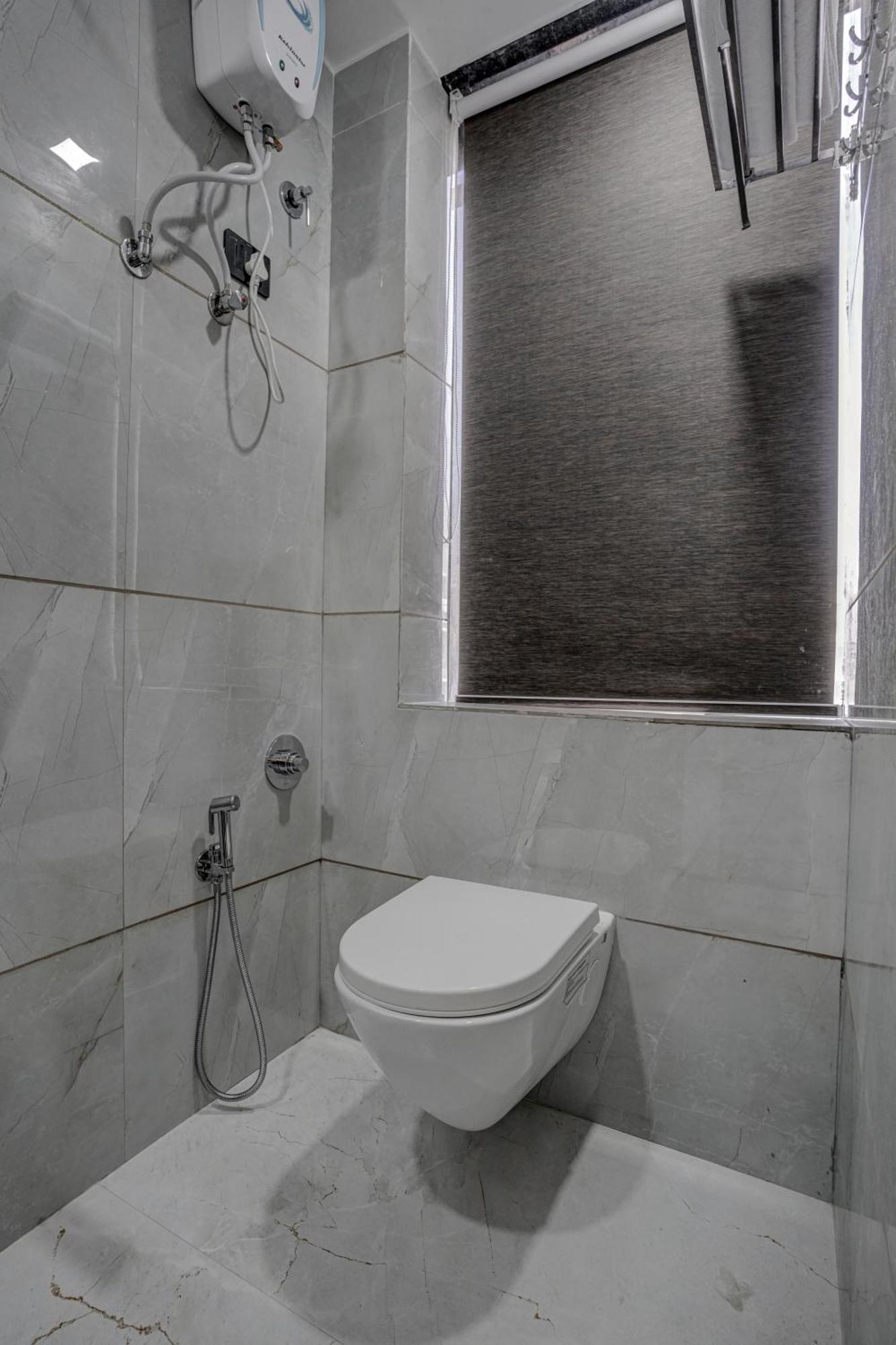 Paris Hotel 2*