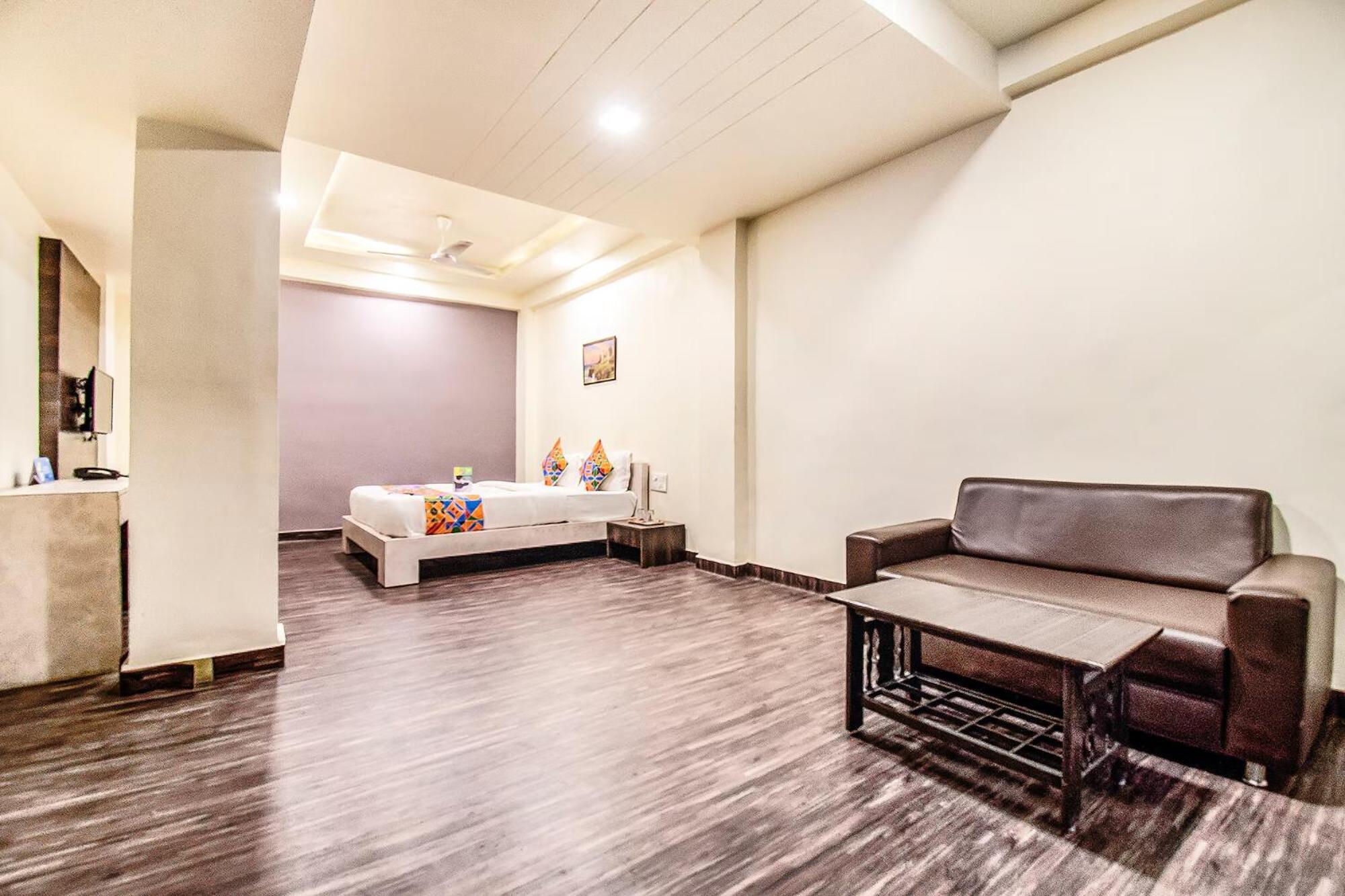 Hotel Fabhotel Maher