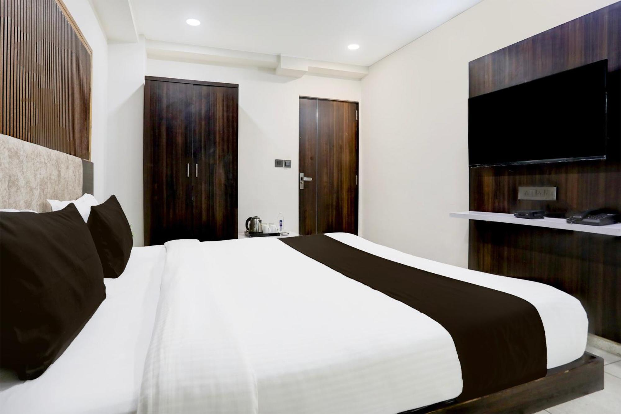 Super O Nana Chiloda Near Airport Formerly Valley Hotel 4*