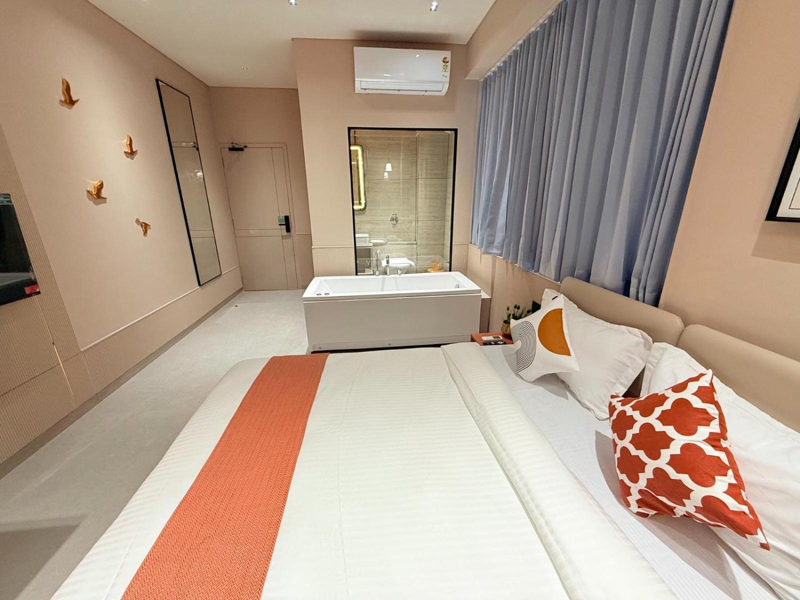 Fun Regency Motera Hotel 3*