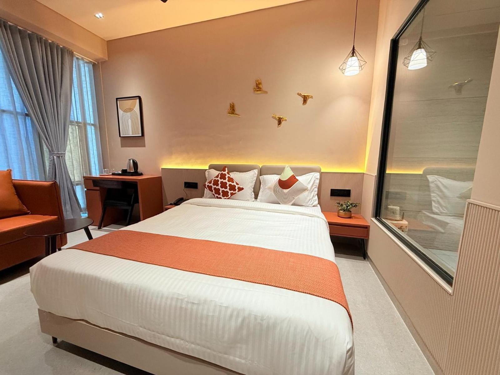 Hotel Fun Regency Motera 3*