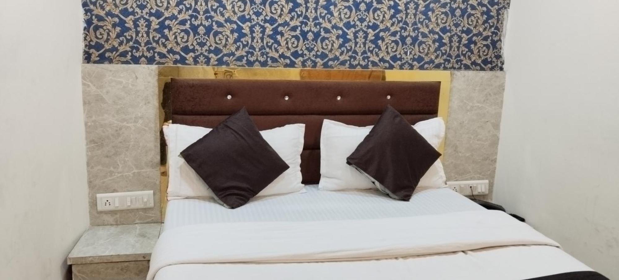 Hotel Bhavya Airport Road