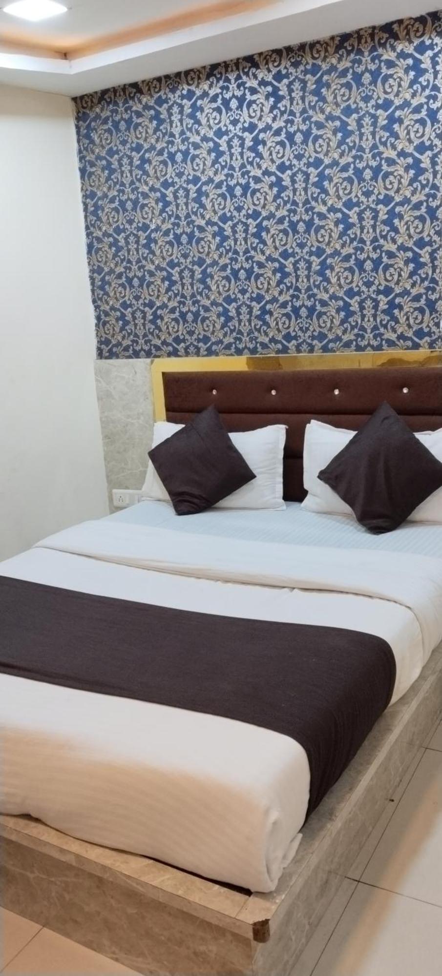 Hotel Bhavya Airport Road *