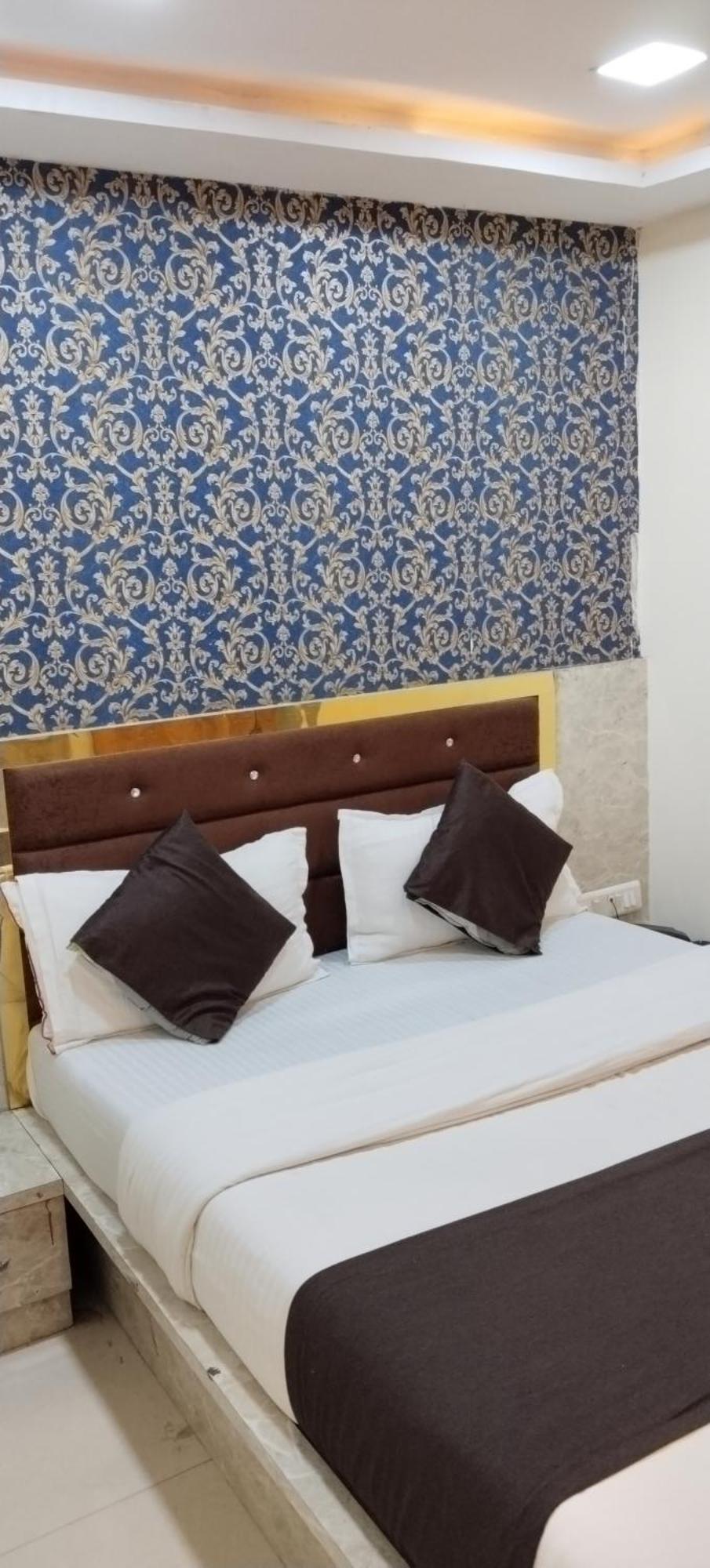 Bhavya Airport Road Hotel Ahmedabad