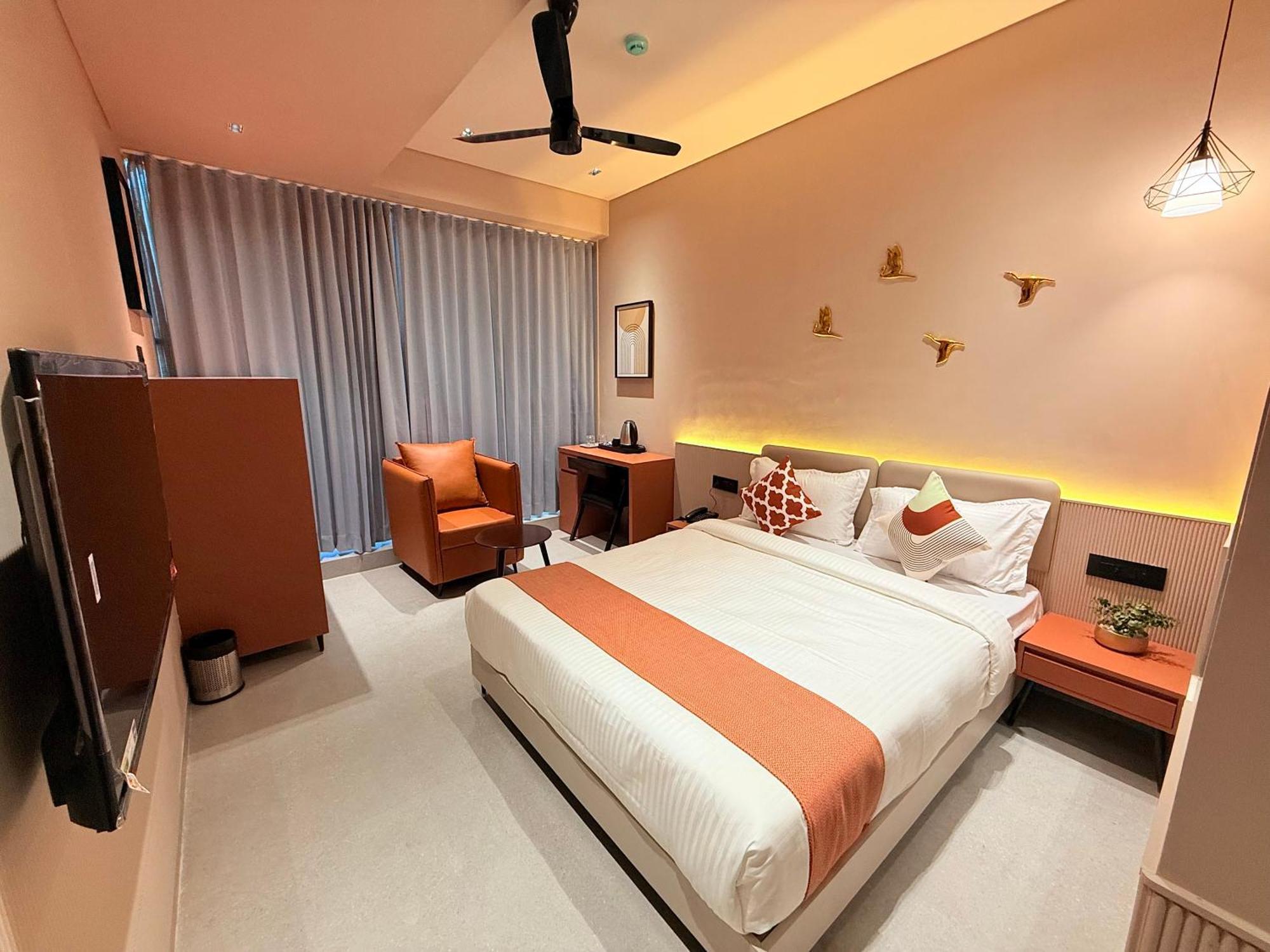 Fun Regency Motera 3*