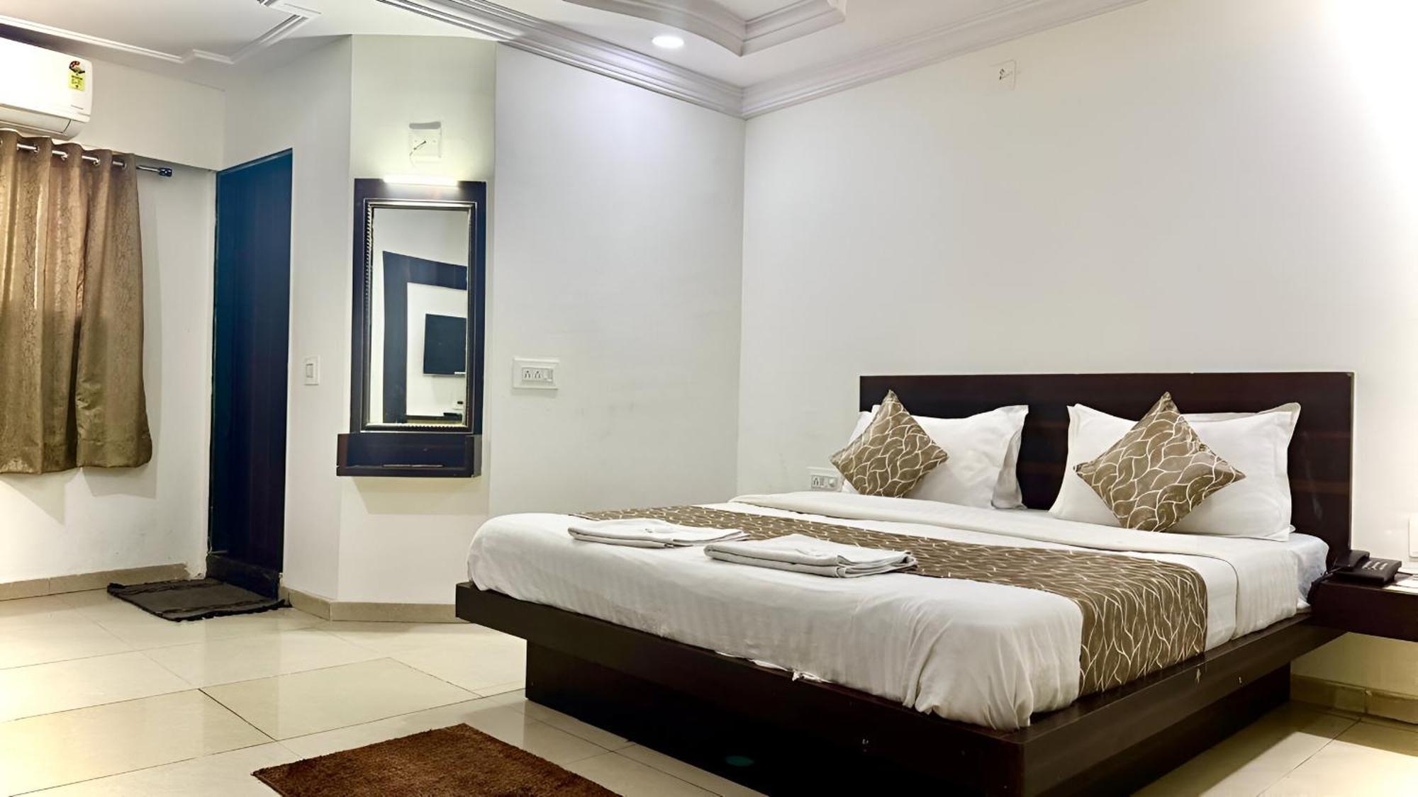 Dev Palace Hotel Ahmedabad