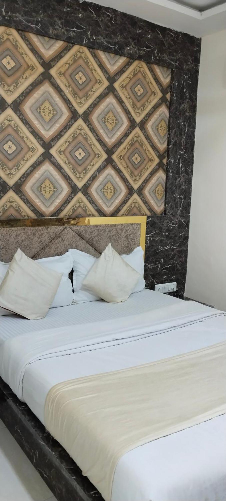 Bhavya Airport Road Hotel Ahmedabad