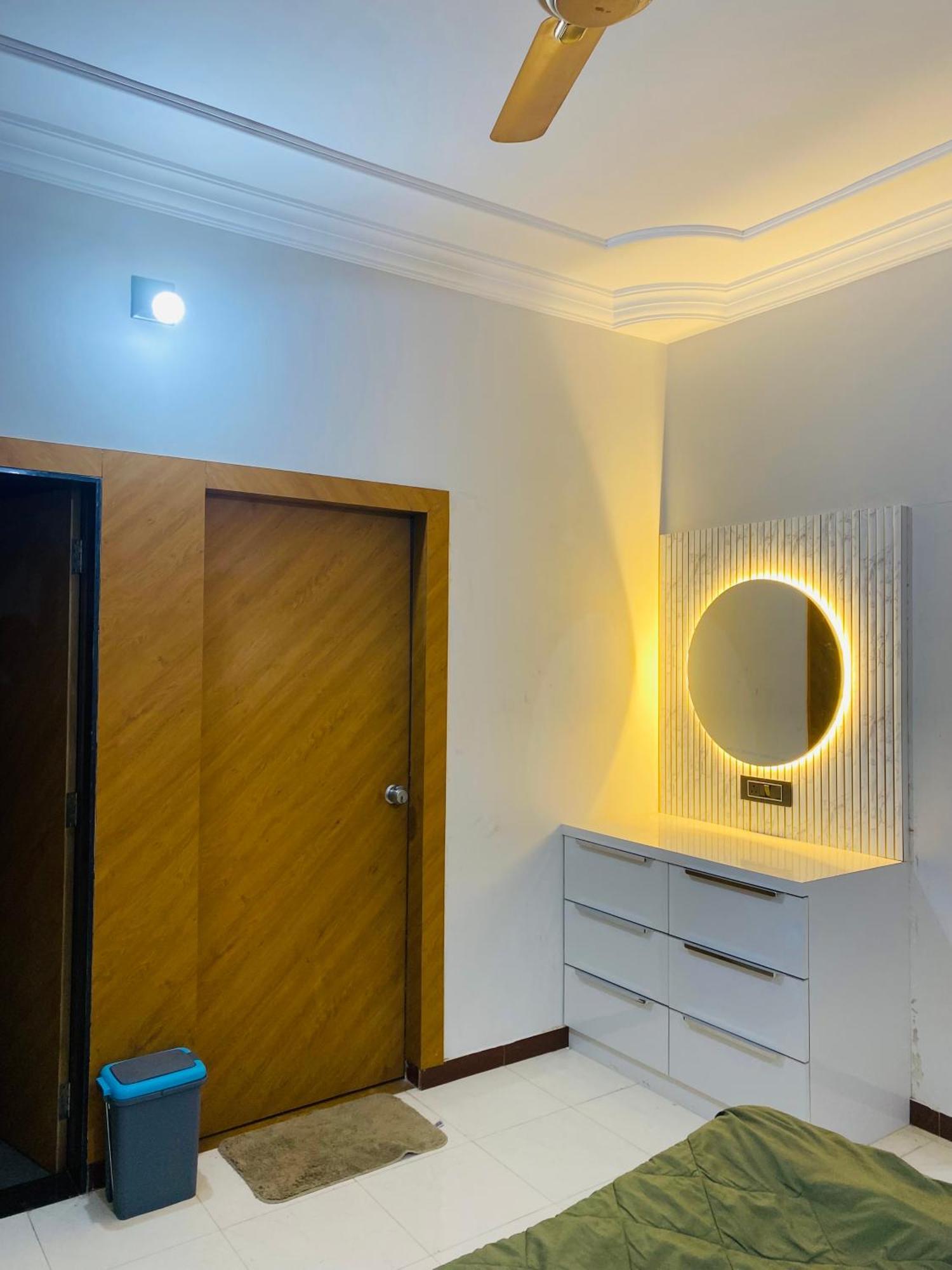 Spacious With Modern Touch Homestay Ahmedabad