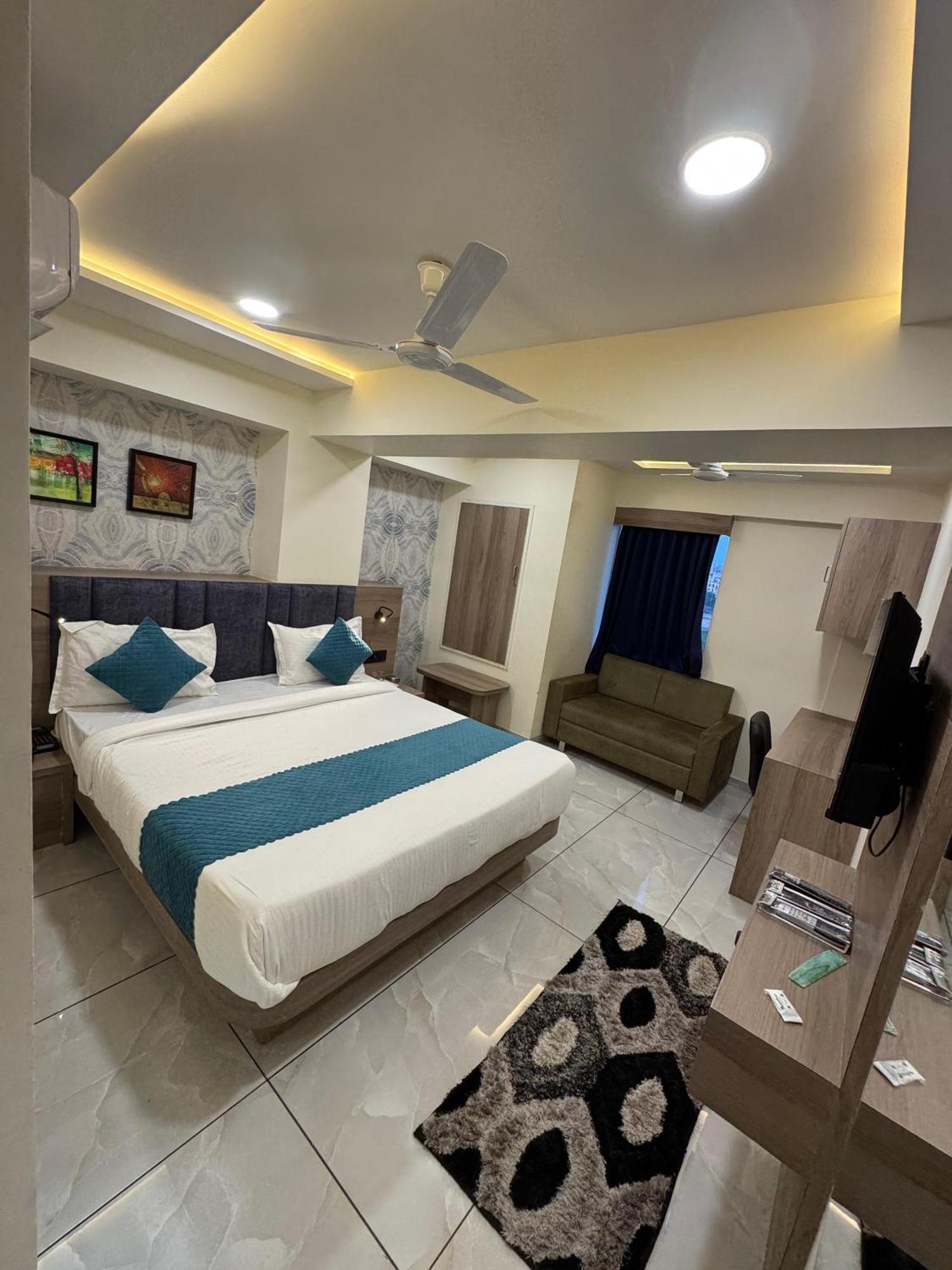 Hotel Hr Fortune Gota Ahmedabad