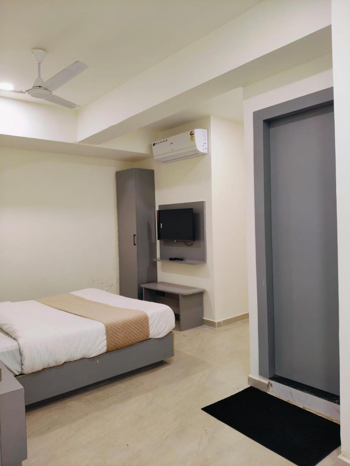 Hotel Orchid *