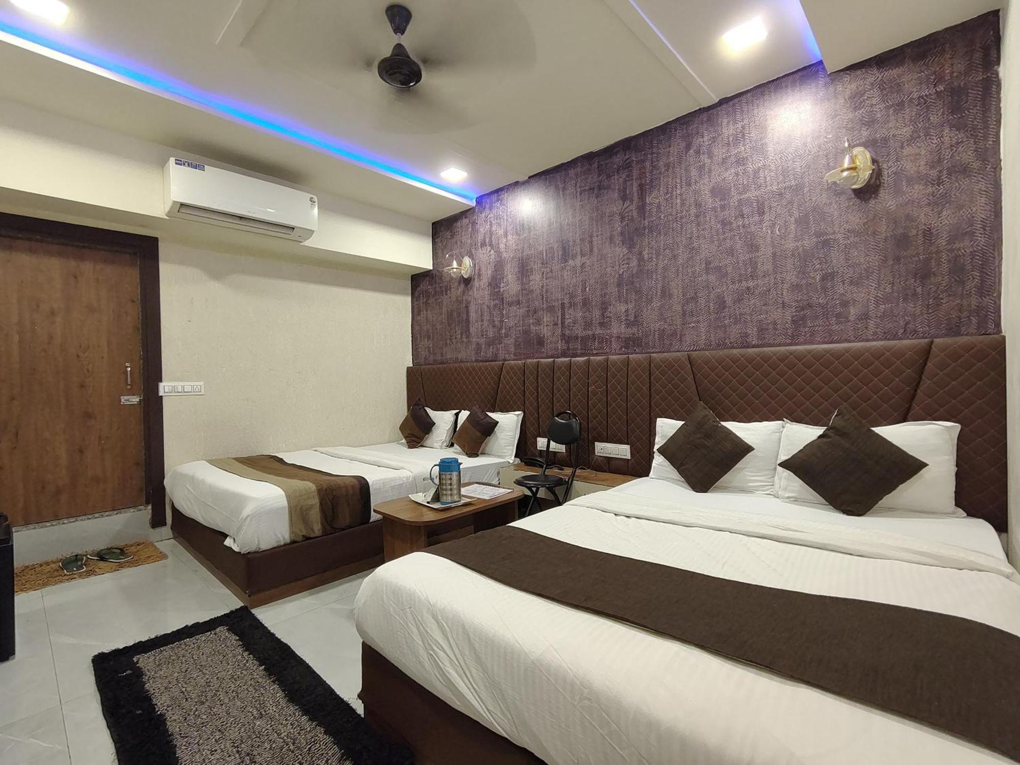 Avadh Palace, Subhash Bridge, Hotel 3*