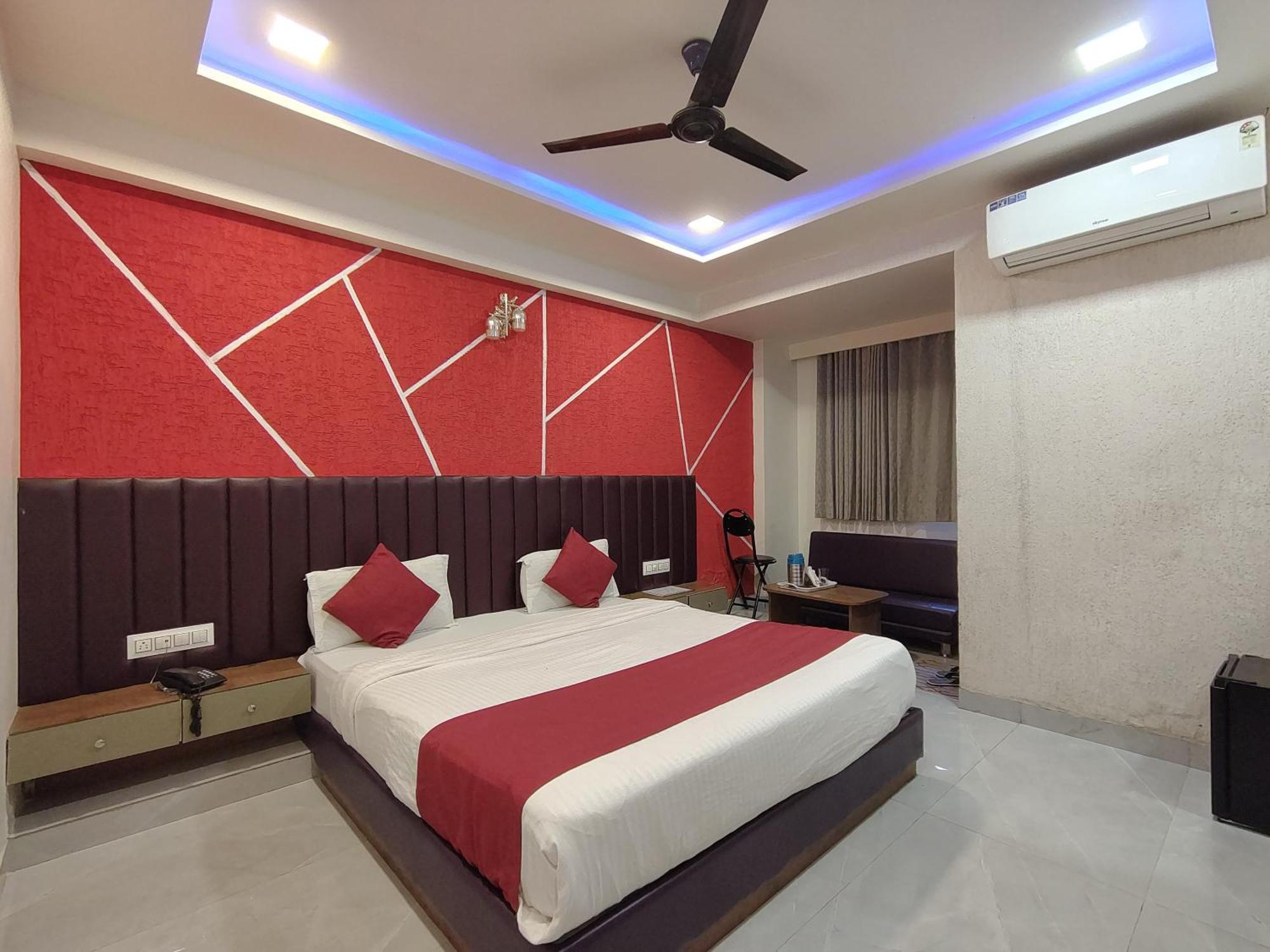 Avadh Palace, Subhash Bridge,