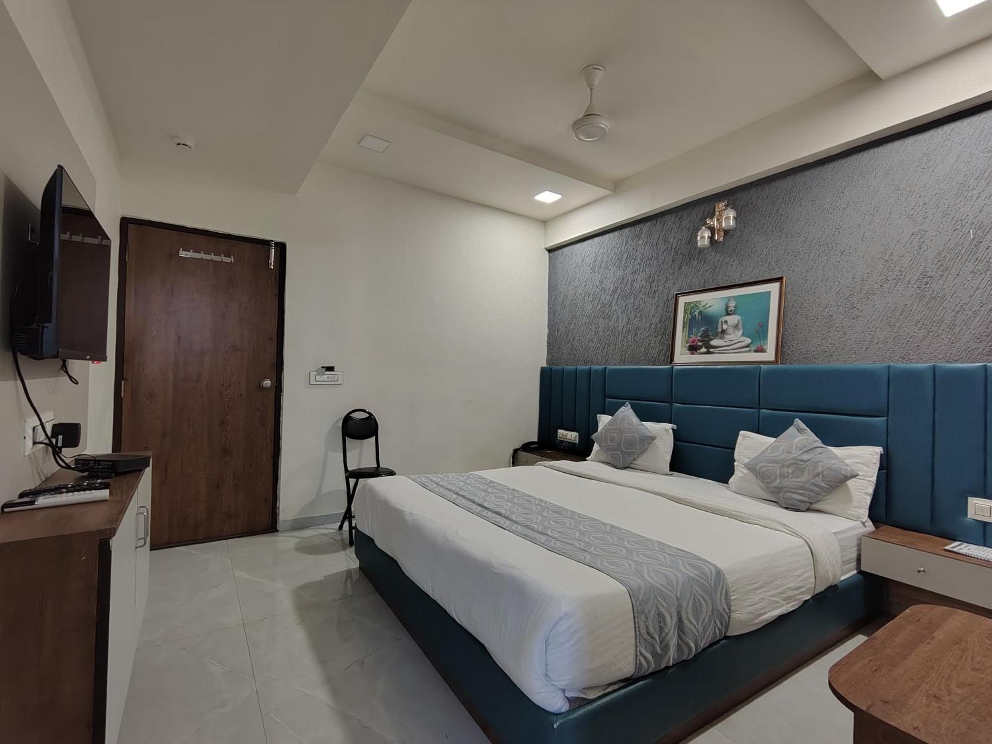 Avadh Palace, Subhash Bridge, Hotel 3*