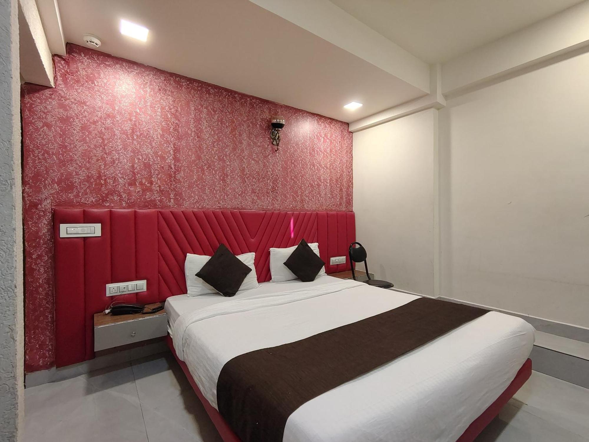 Avadh Palace, Subhash Bridge, Hotel Ahmedabad