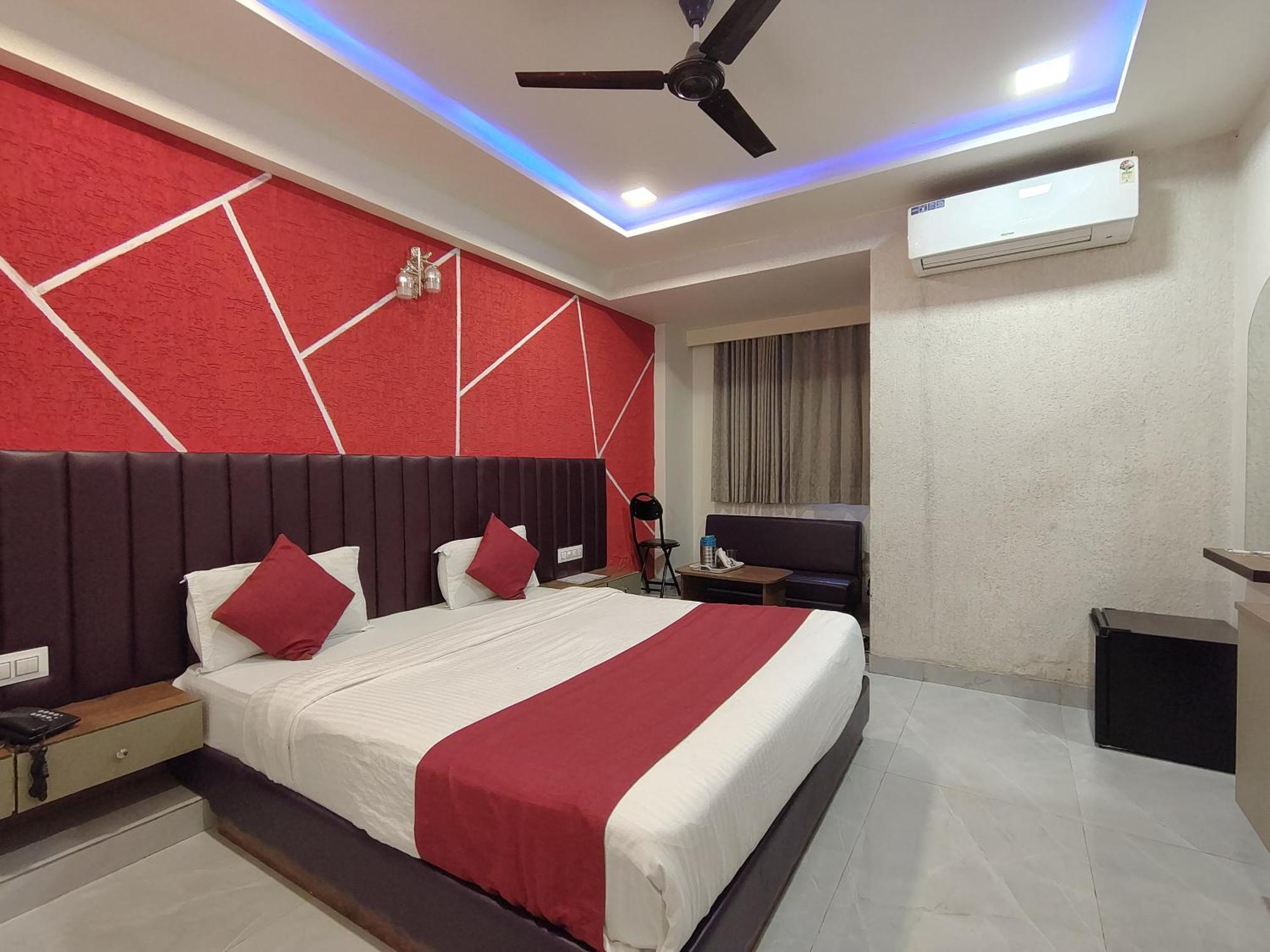 Hotel Avadh Palace, Subhash Bridge,