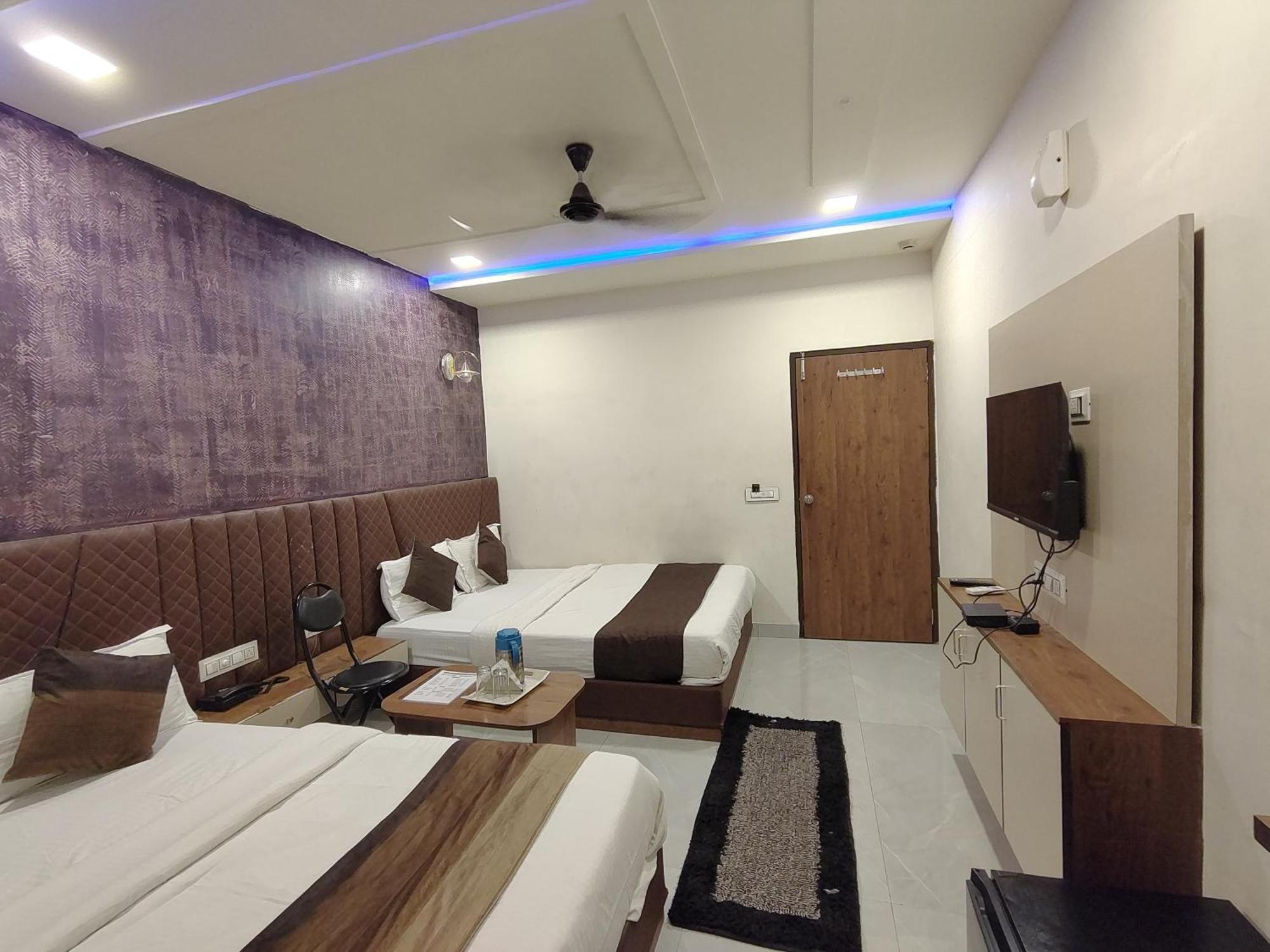 Avadh Palace, Subhash Bridge,