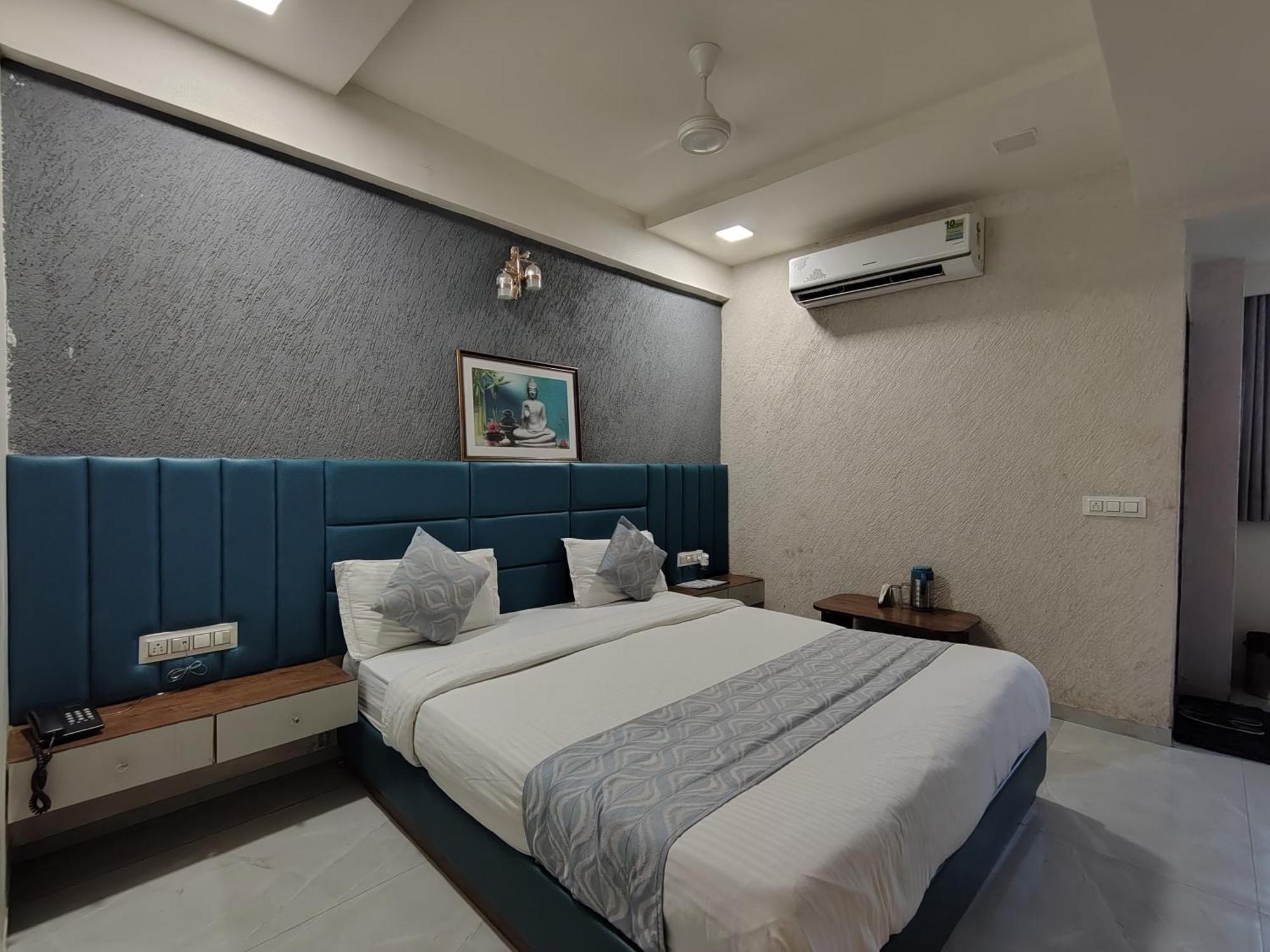 Hotel Avadh Palace, Subhash Bridge, 3*