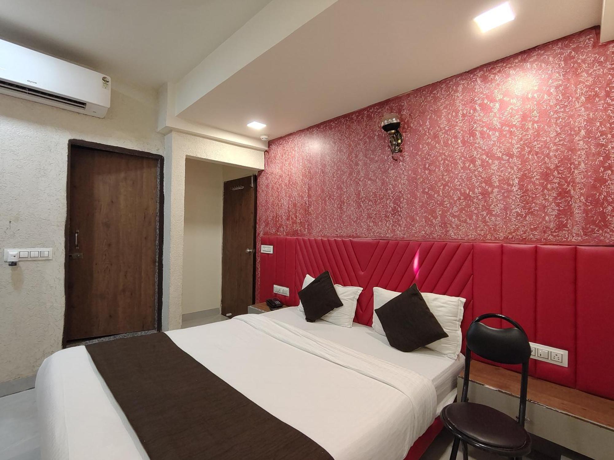 Hotel Avadh Palace, Subhash Bridge,