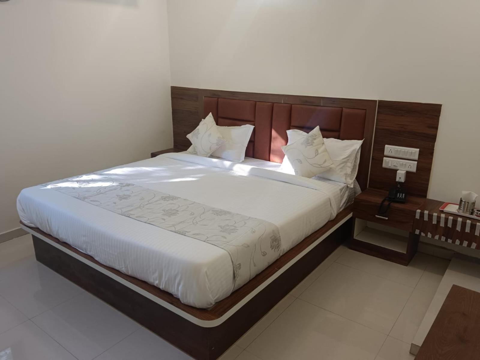 Hotel Govindam Palace 3*