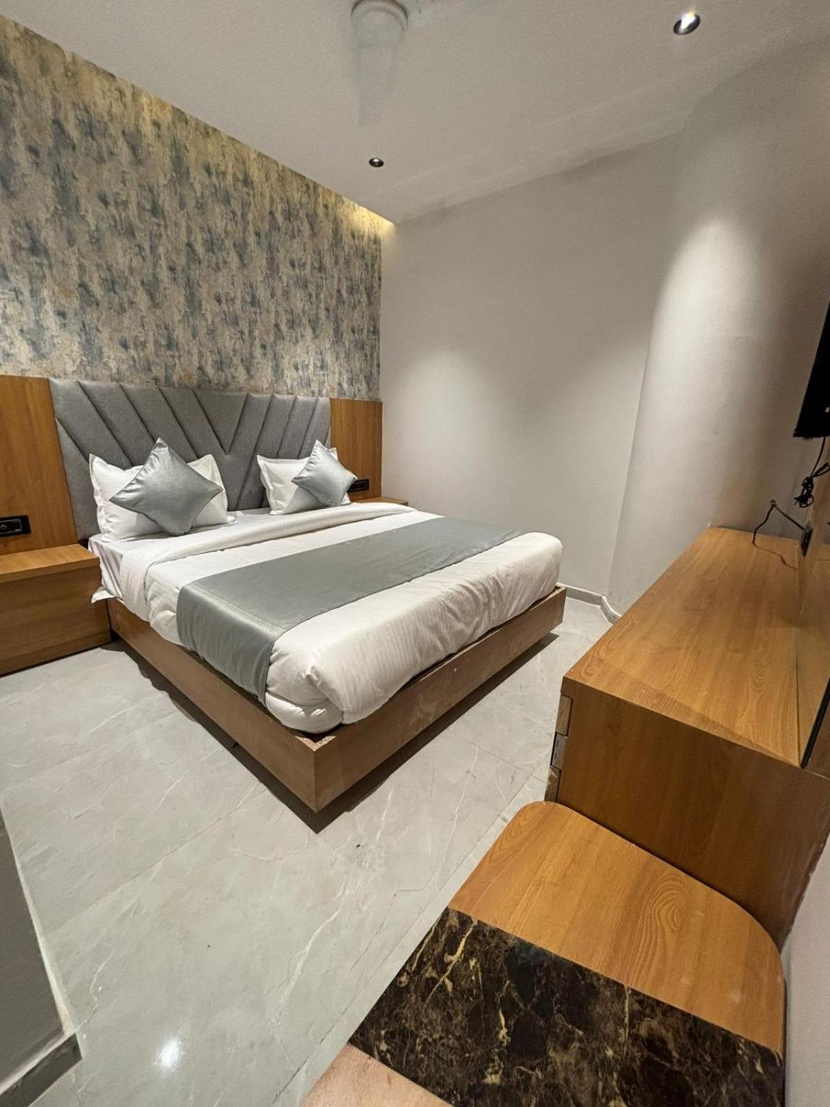 Hotel Pulse Town *