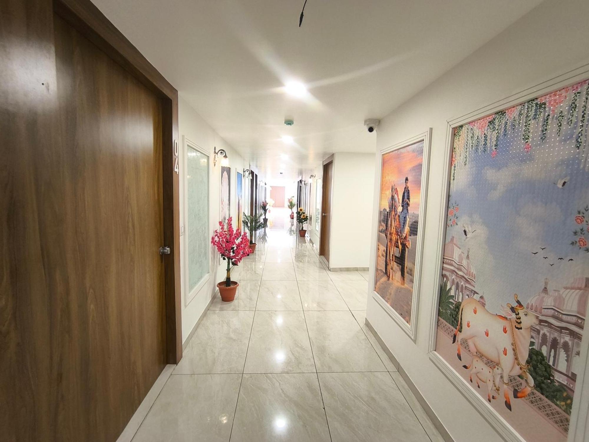 Shree Ji Hotel Ahmedabad