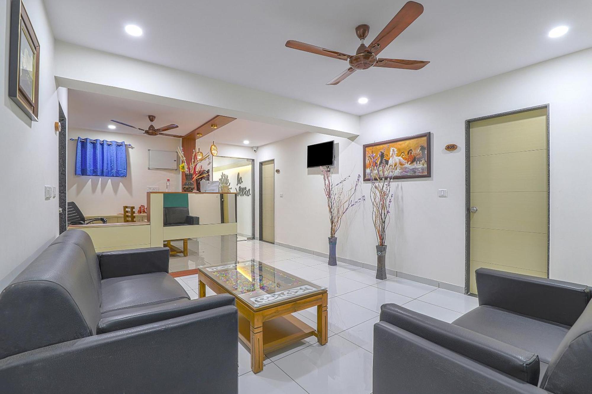 Hotel O La Veera Ahmedabad