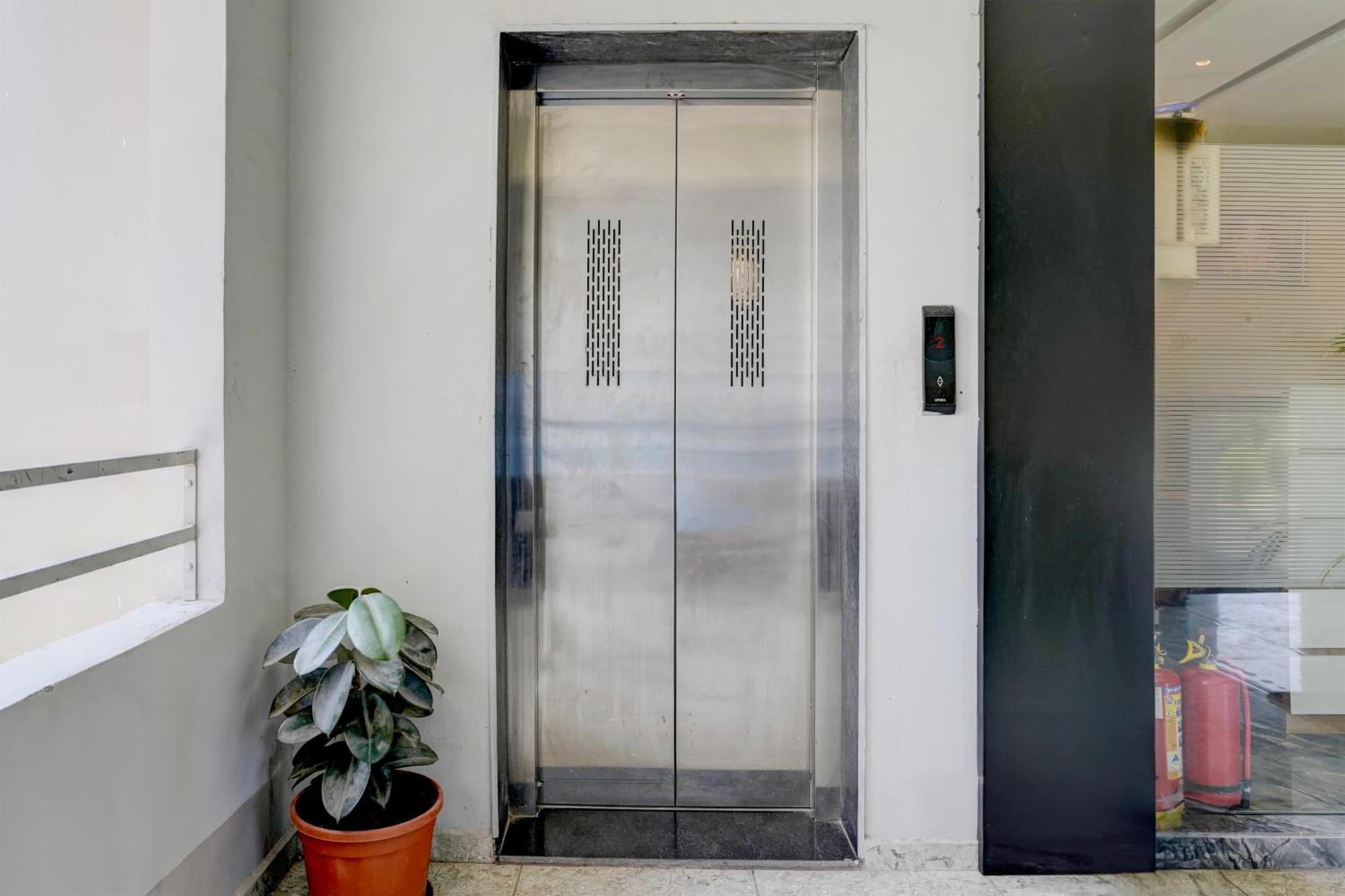 Hotel Super O Om Tapovan Ahmedabad