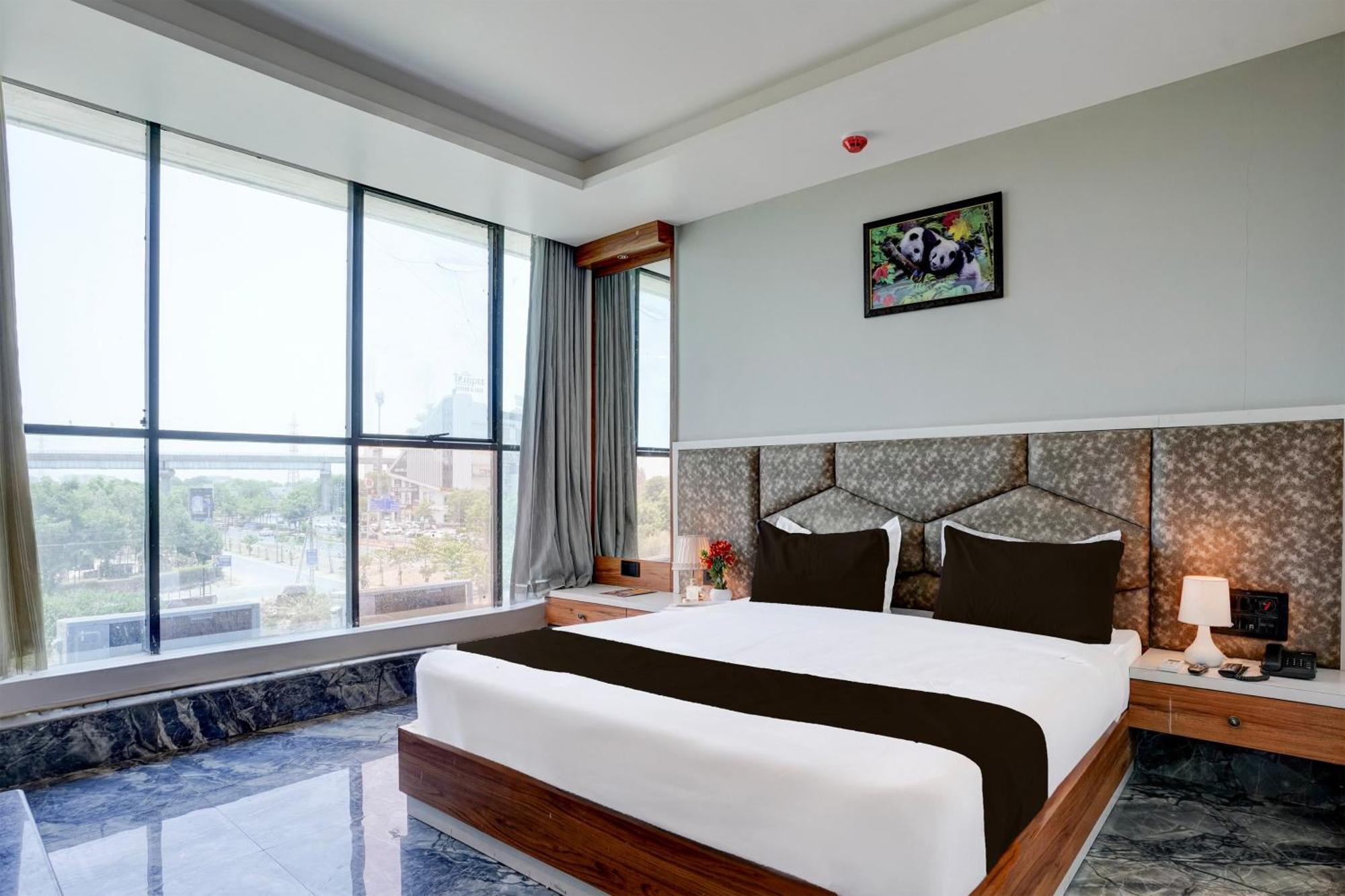 Super O Om Tapovan Hotel
