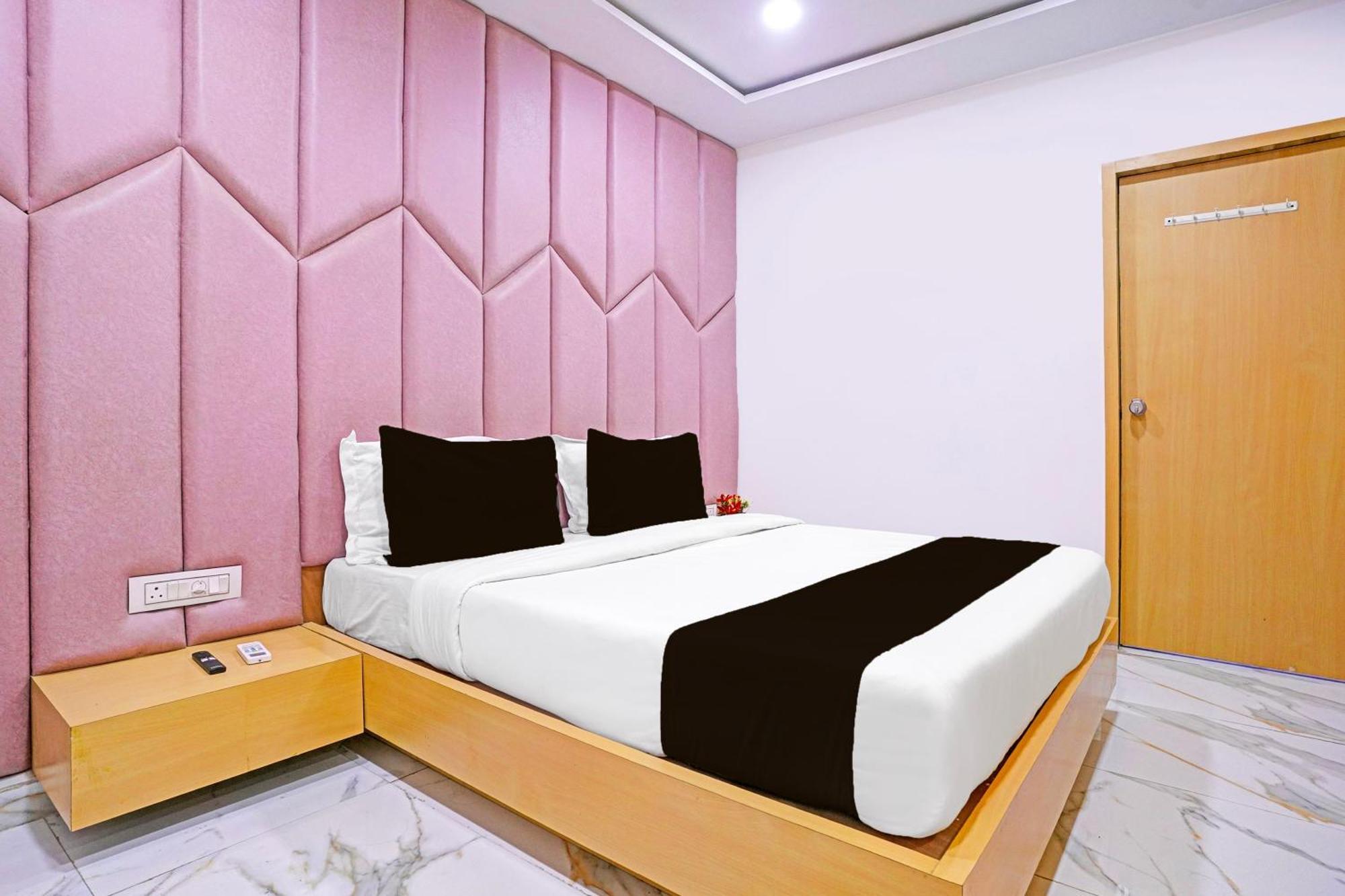 Hotel O Patang 24 Ahmedabad