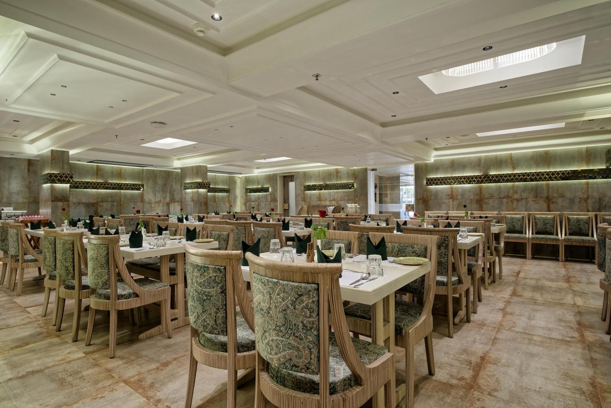 Hotel Golden Plaza 4*