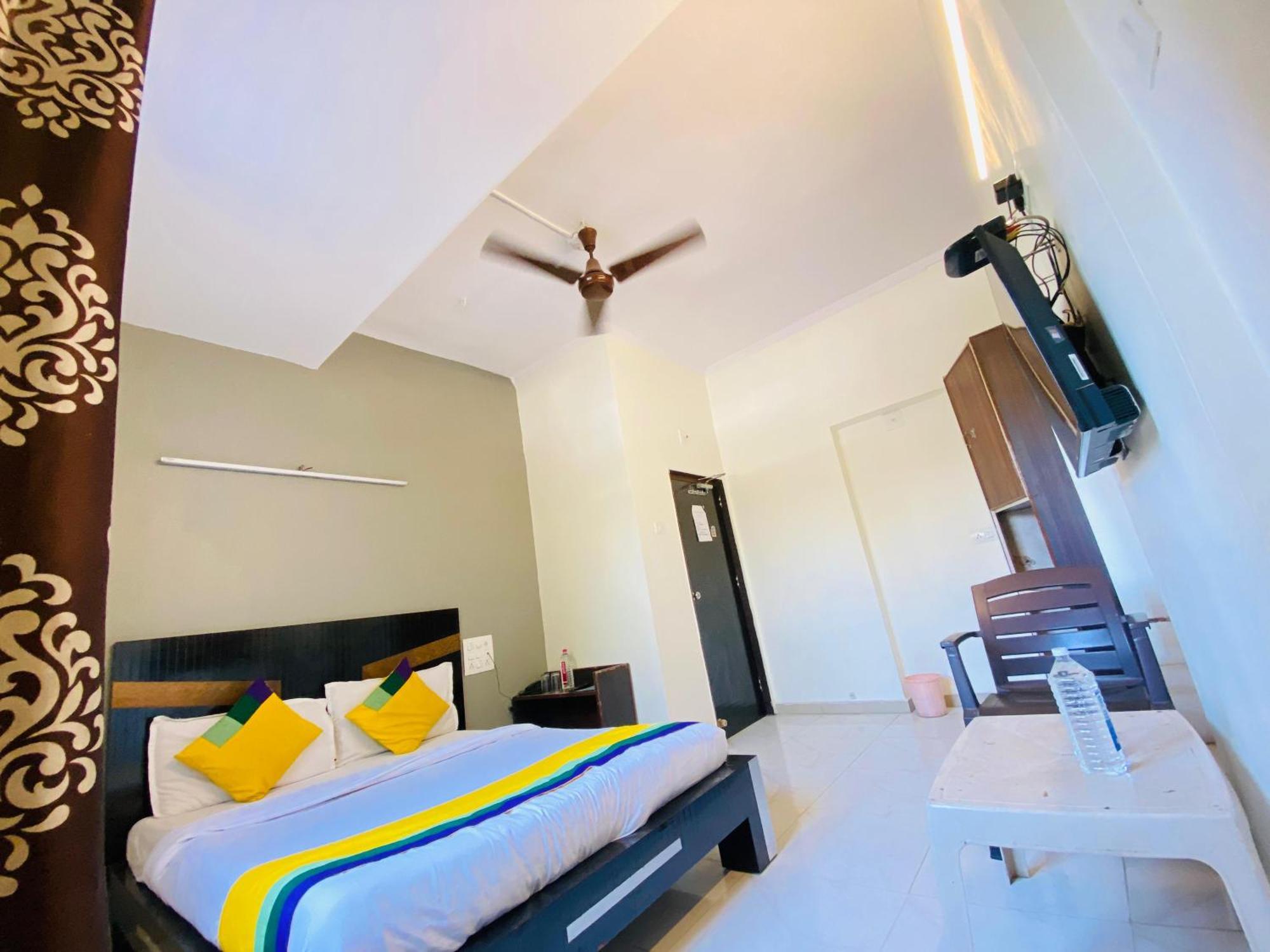 Aakash Navrangpura Hotel 2*