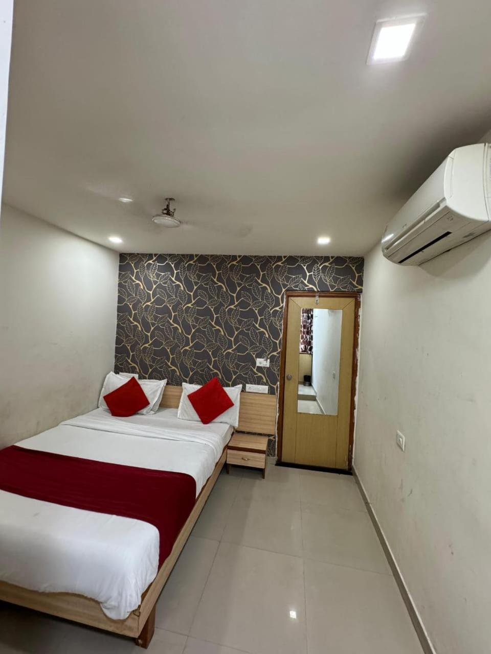 Veejay Hotel