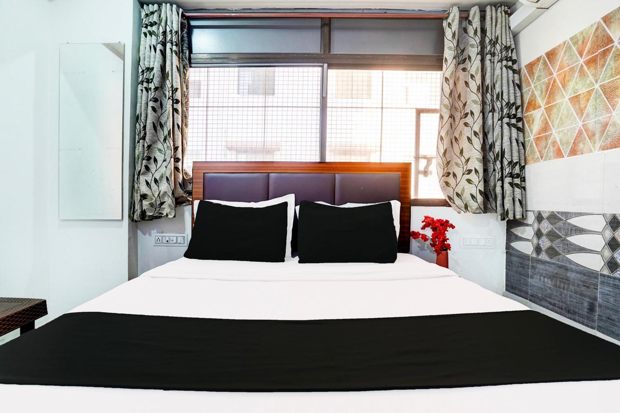 Super O Geeta Mandir Formerly Park Hotel 3*