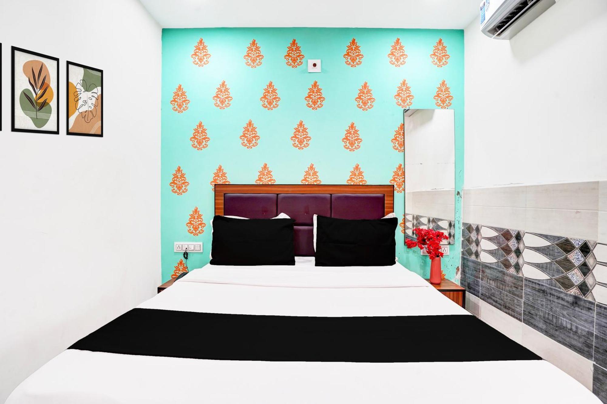 Super O Geeta Mandir Formerly Park Hotel 3*
