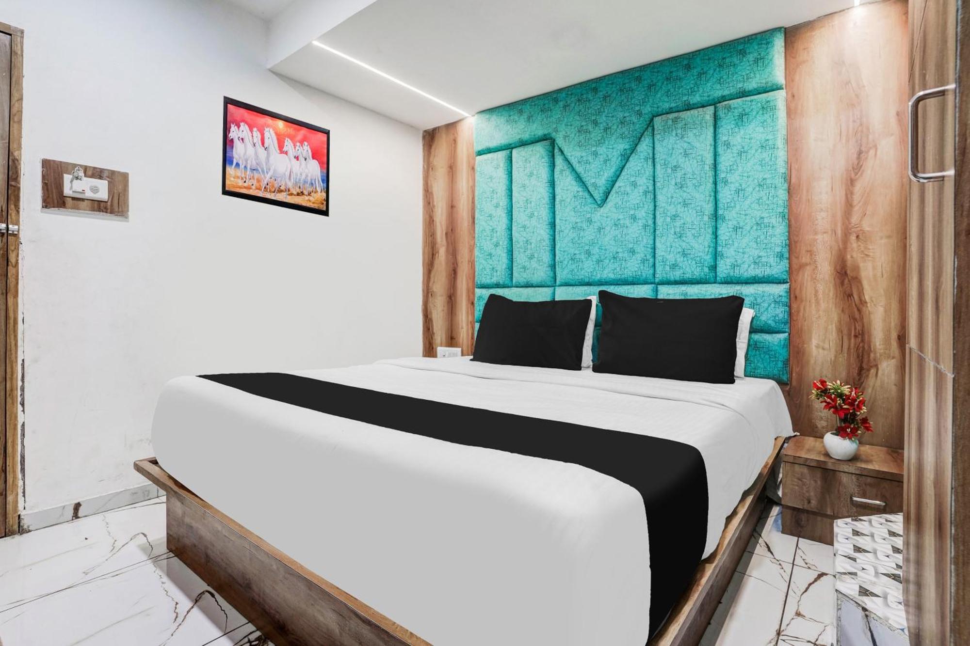 Super Collection O Maninagar Near Railway Station Formerly A1 Residency Hotel 3*