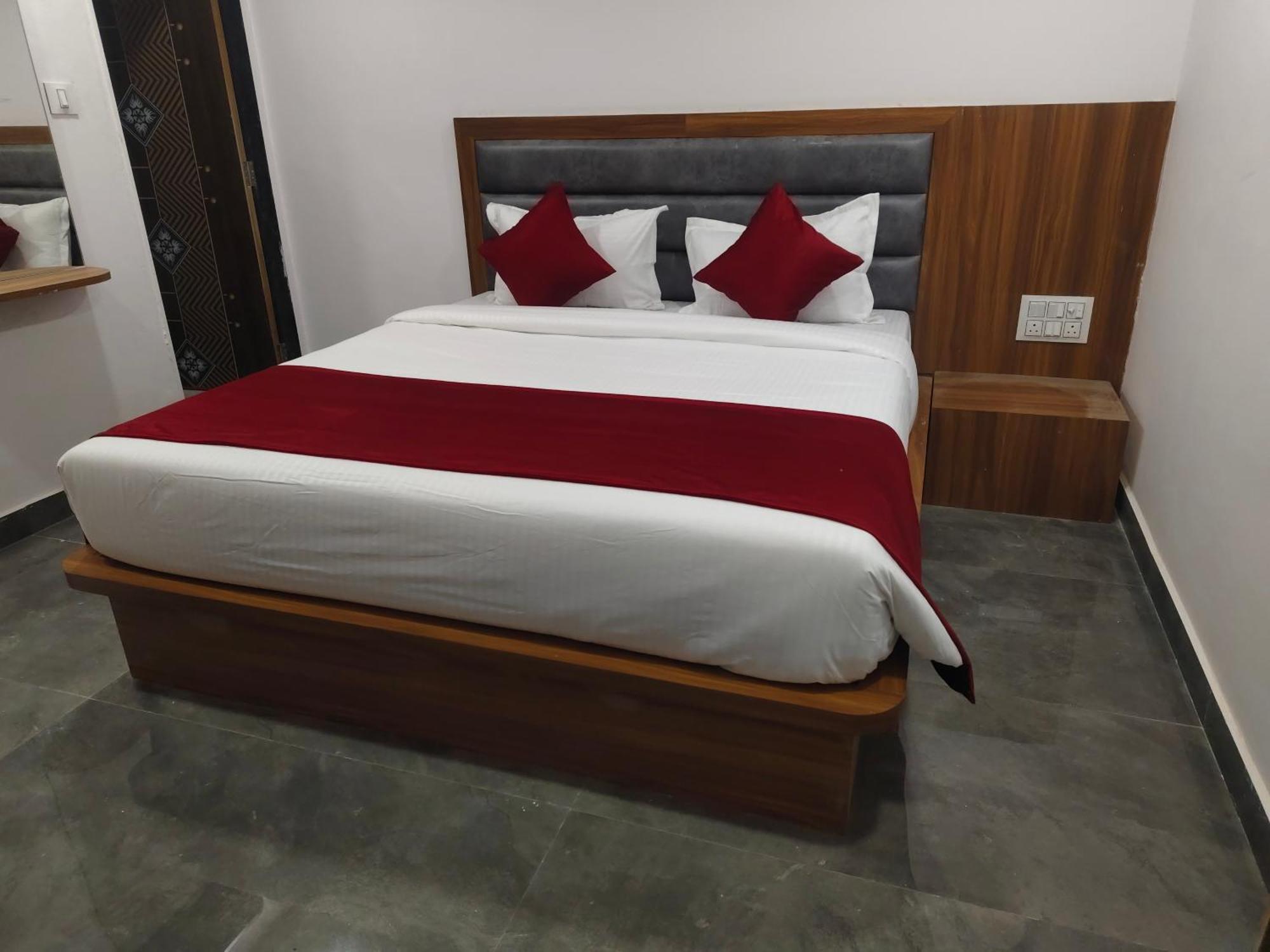 Hotel Maruti R