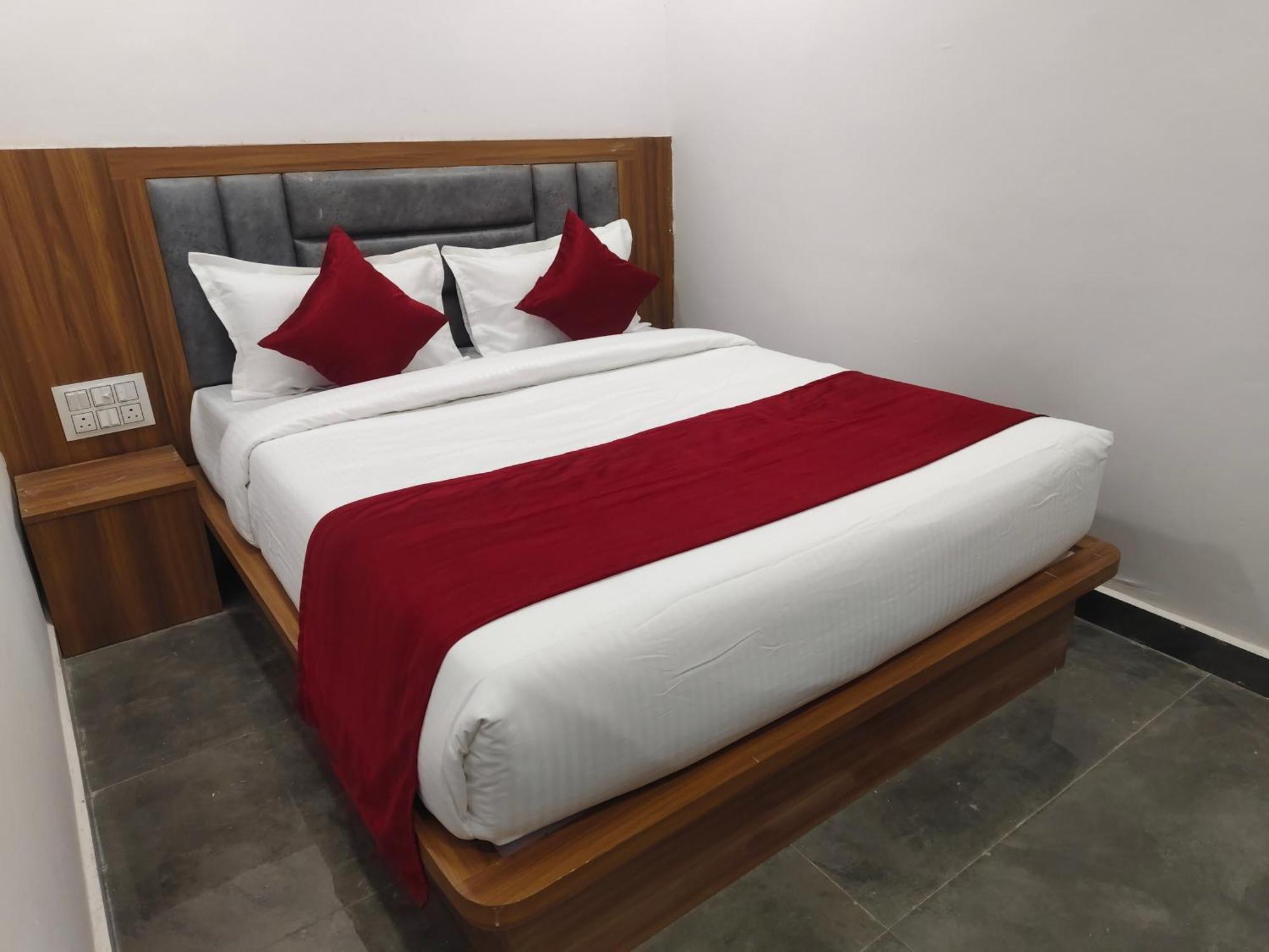 Maruti R Hotel Ahmedabad