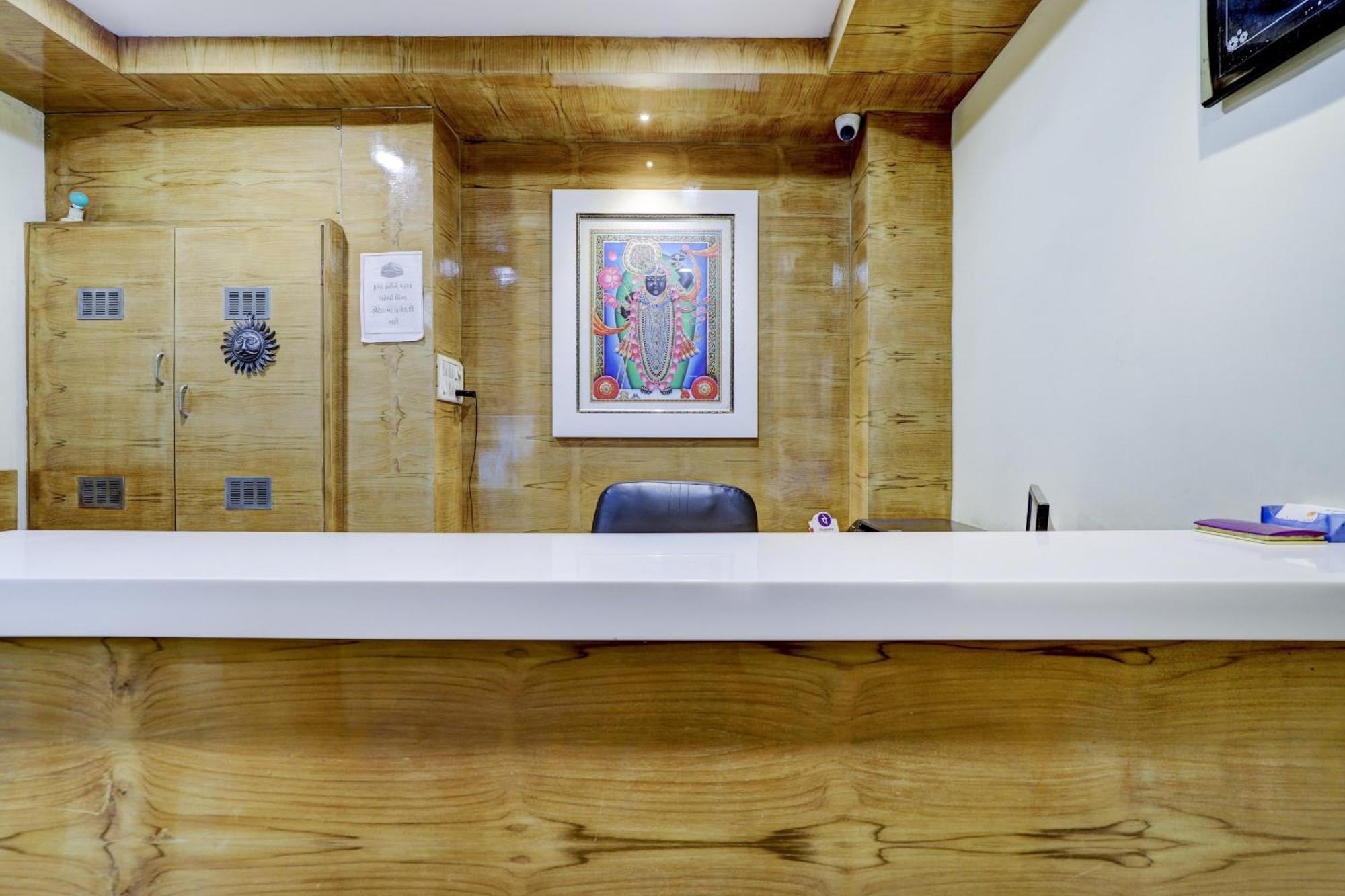 Hotel O Signature Ahmedabad