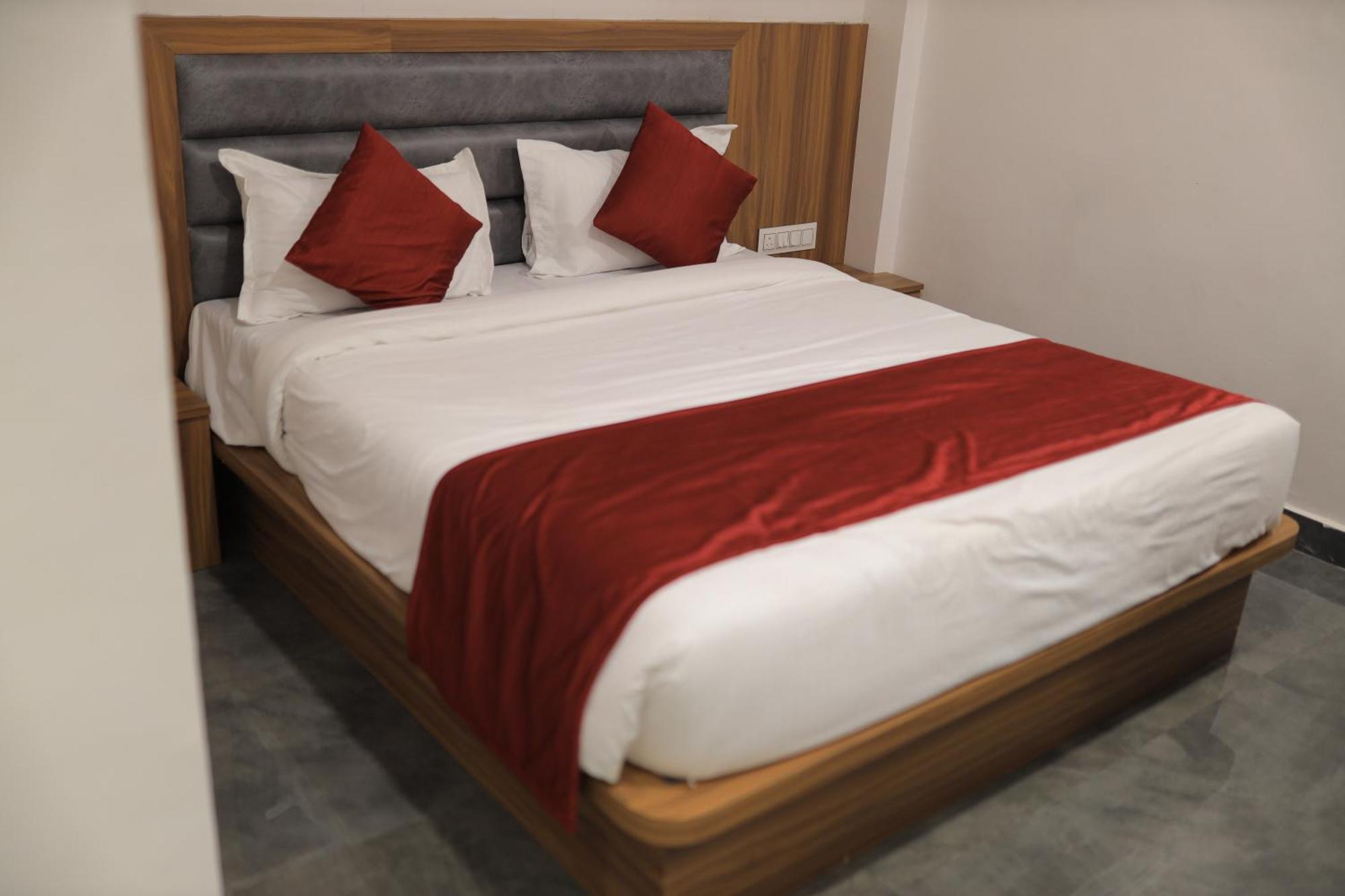Maruti R Hotel Ahmedabad