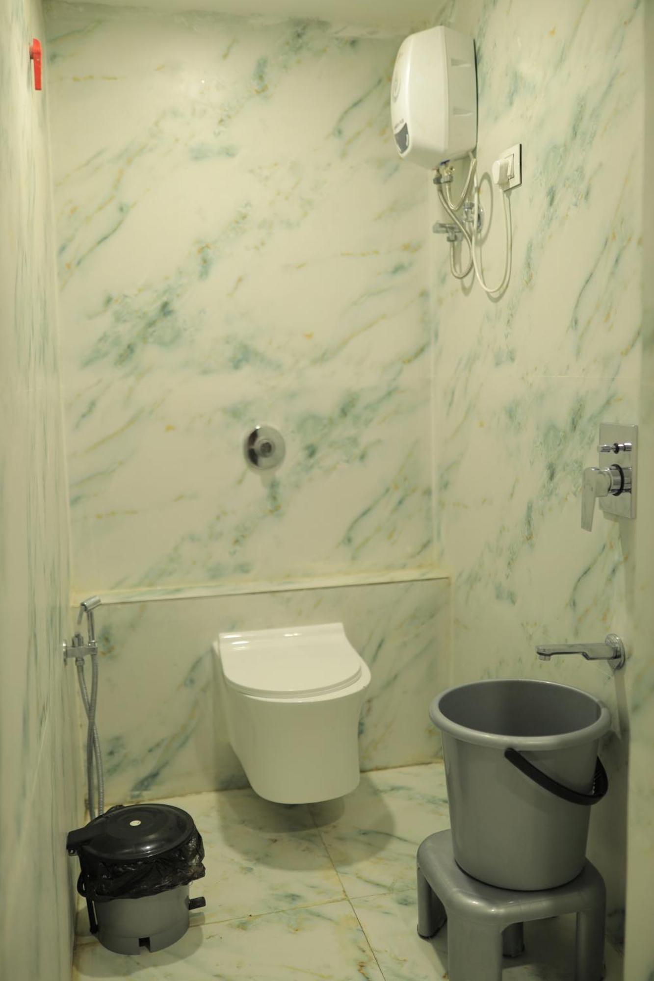 Hotel Maruti R Ahmedabad