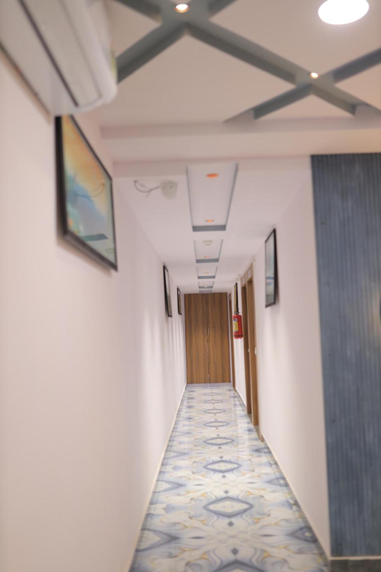 Maruti R Hotel 2*