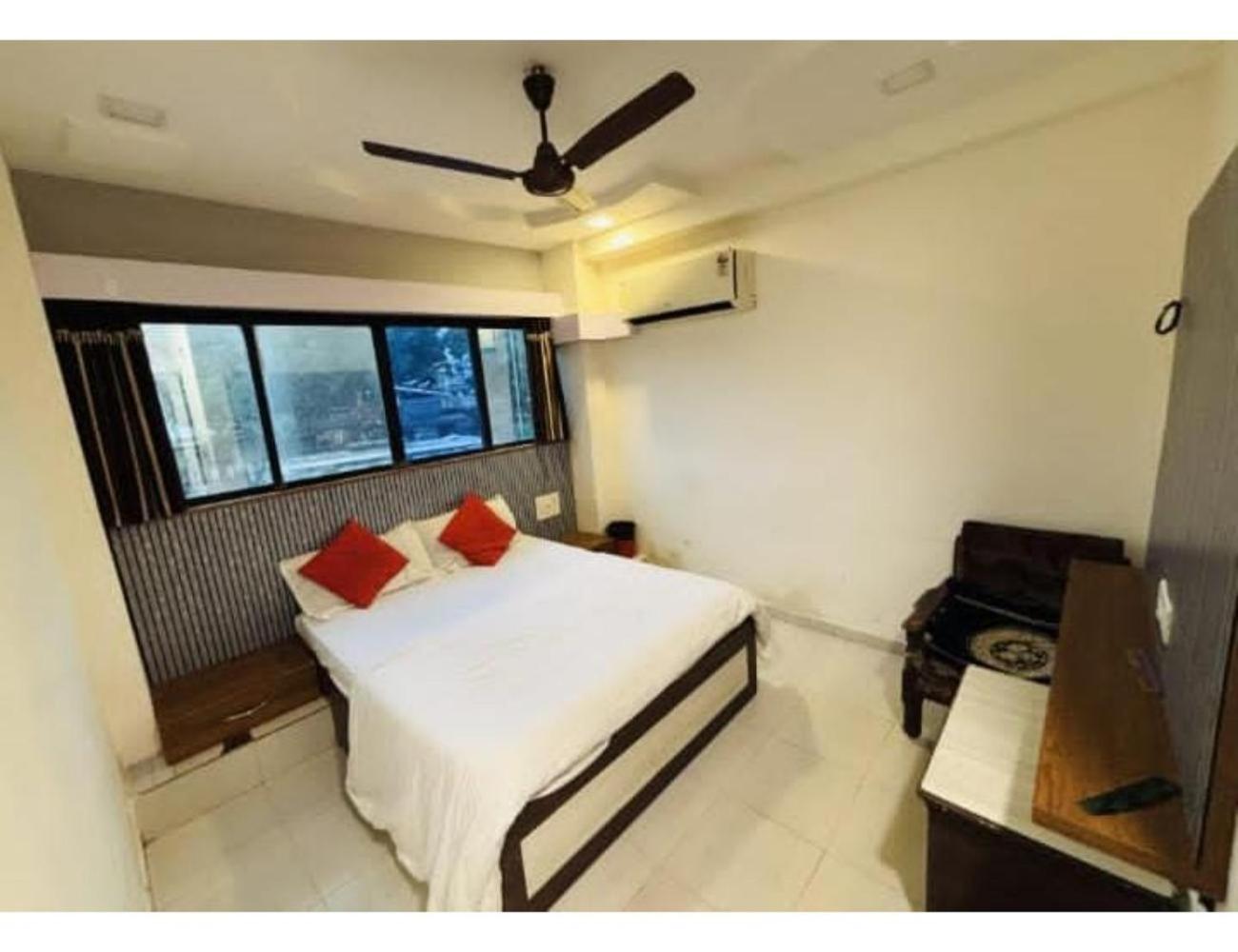 Homestay Aniket Inn, *