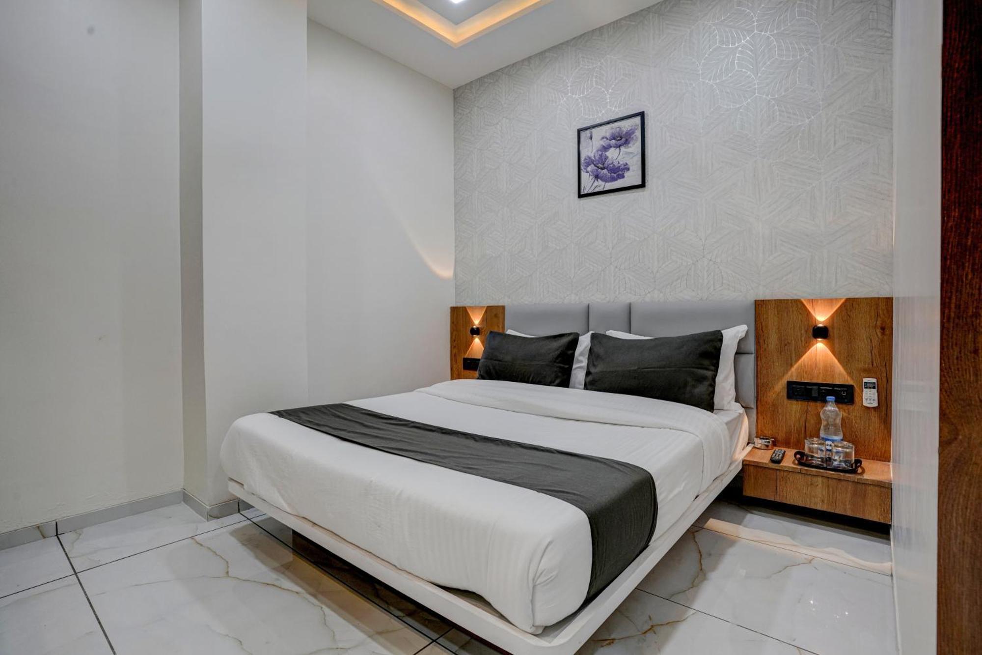 Hotel Paris Plaza Ahmedabad