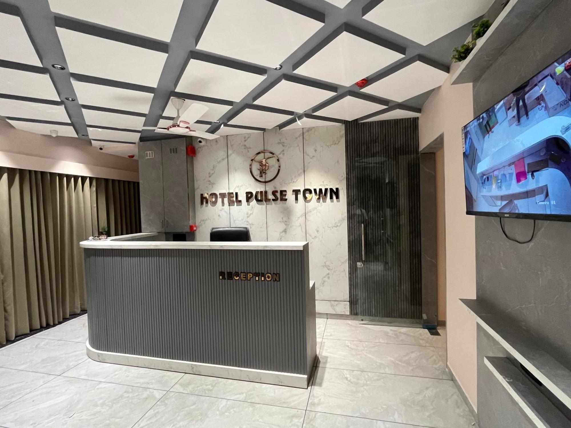 Hotel Pulse Town Ahmedabad