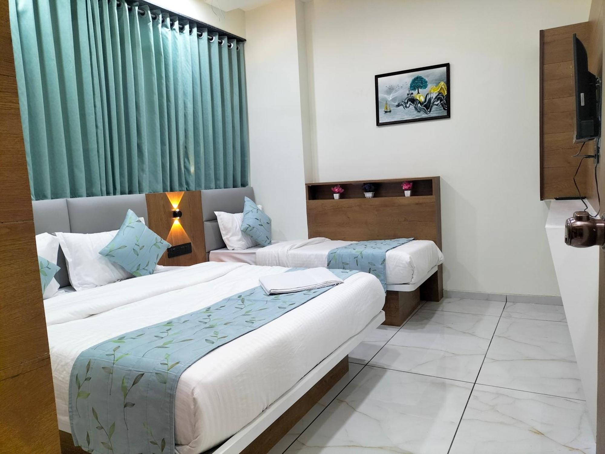 Paris Plaza Hotel 3*
